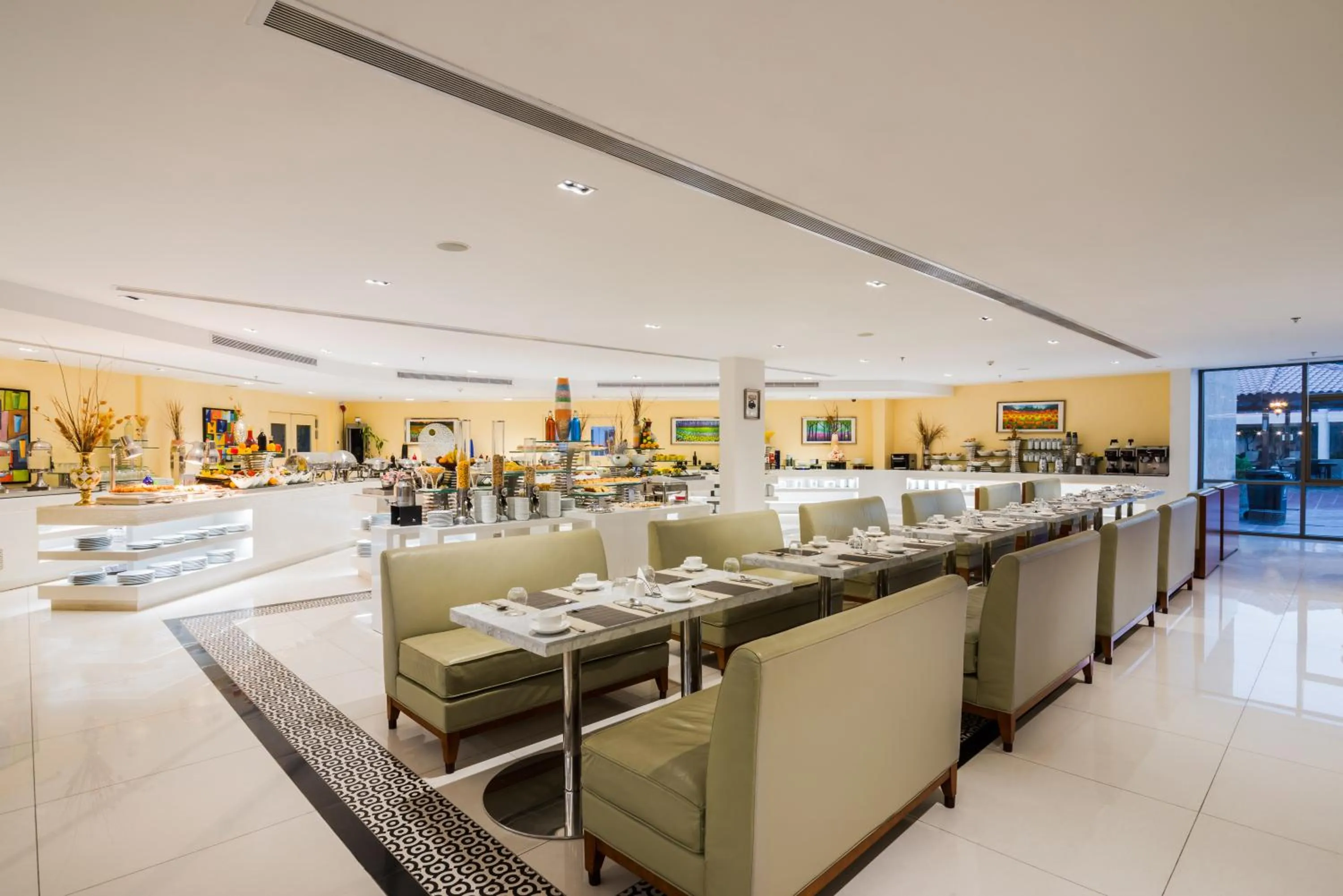 Restaurant/places to eat in Alreem Village Hotel