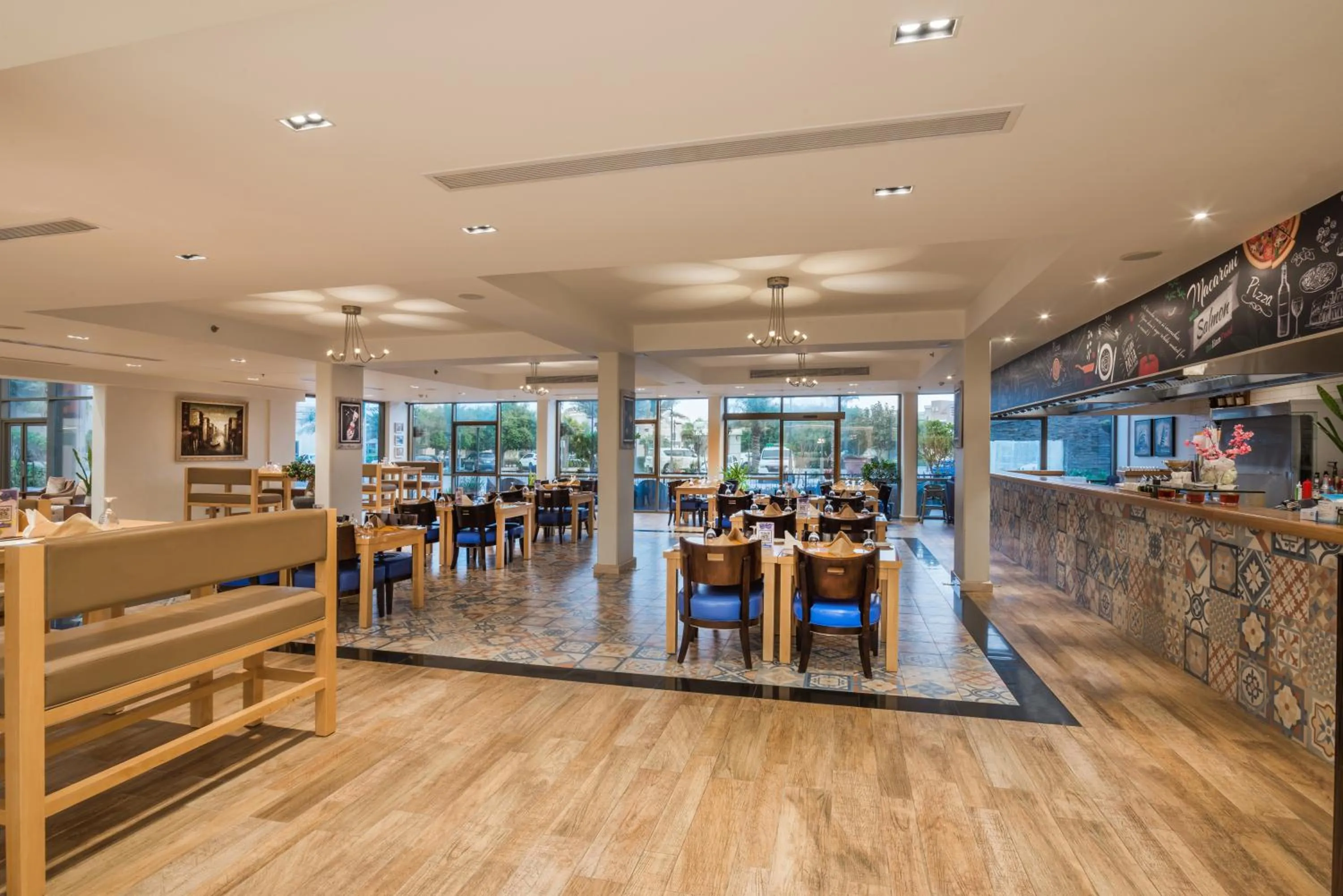 Restaurant/places to eat in Alreem Village Hotel