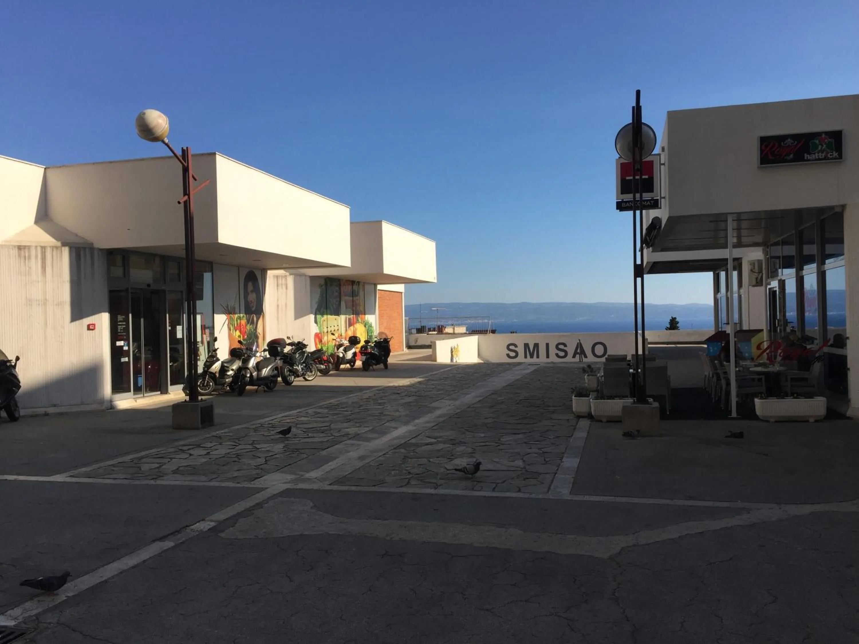 Restaurant/places to eat in FM Apartments