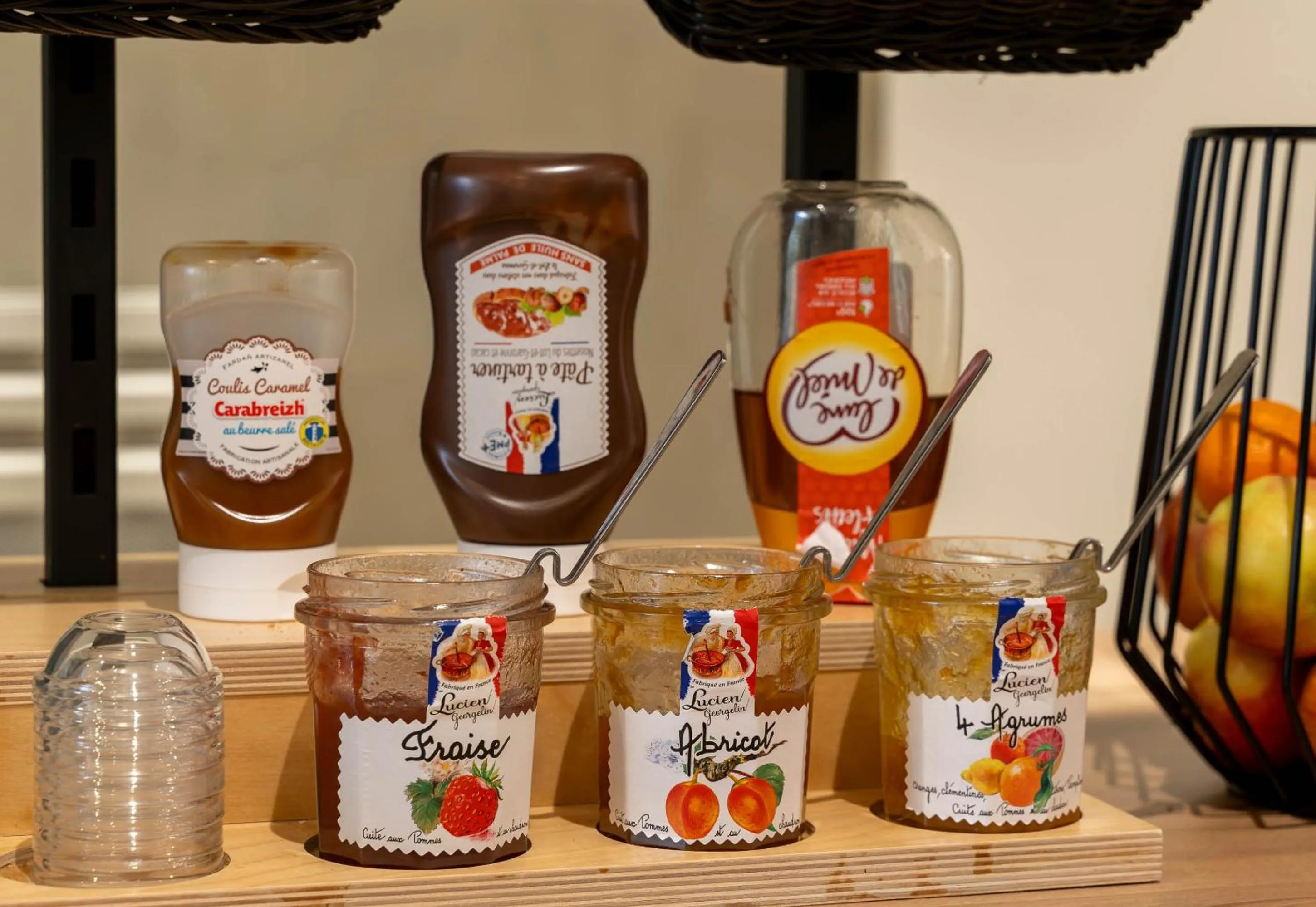 Buffet breakfast in B&B HOTEL Saint-Nazaire Pornichet