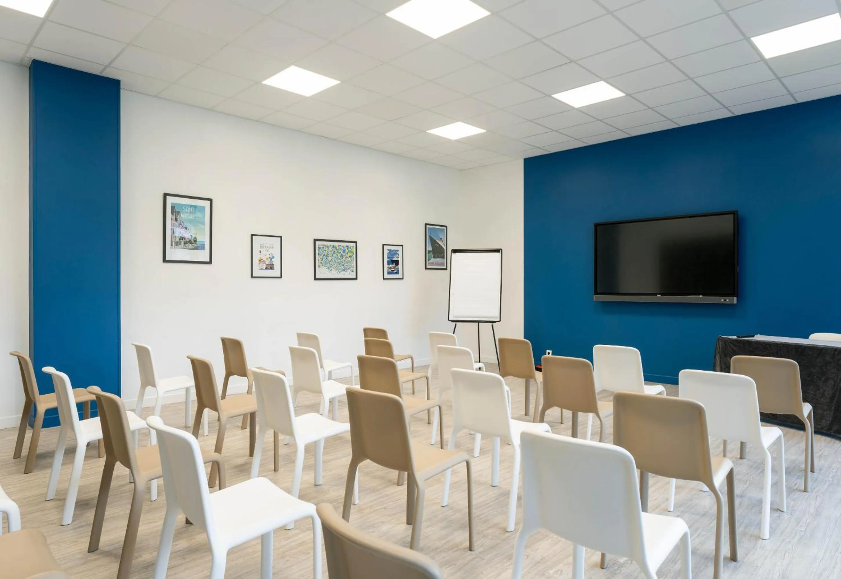 Meeting/conference room in B&B HOTEL Saint-Nazaire Pornichet