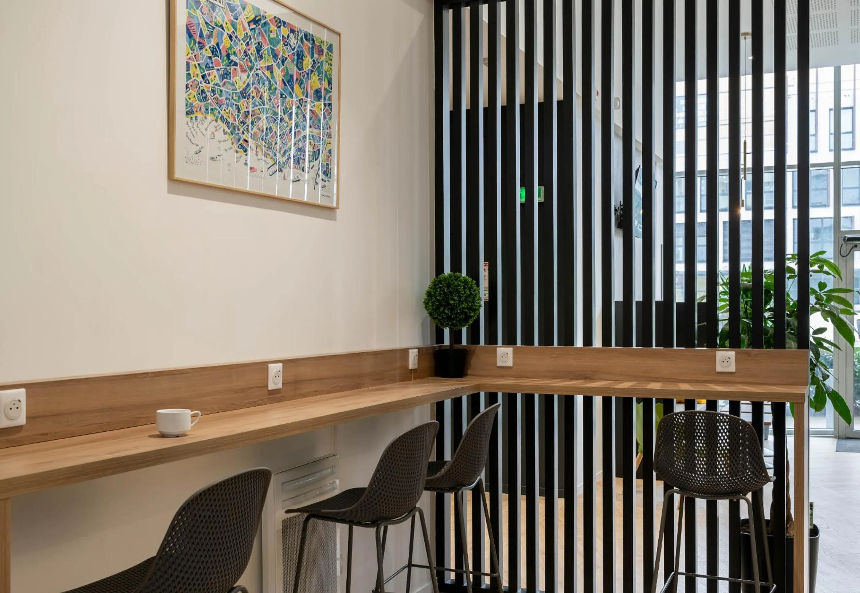 Seating area in B&B HOTEL Saint-Nazaire Pornichet