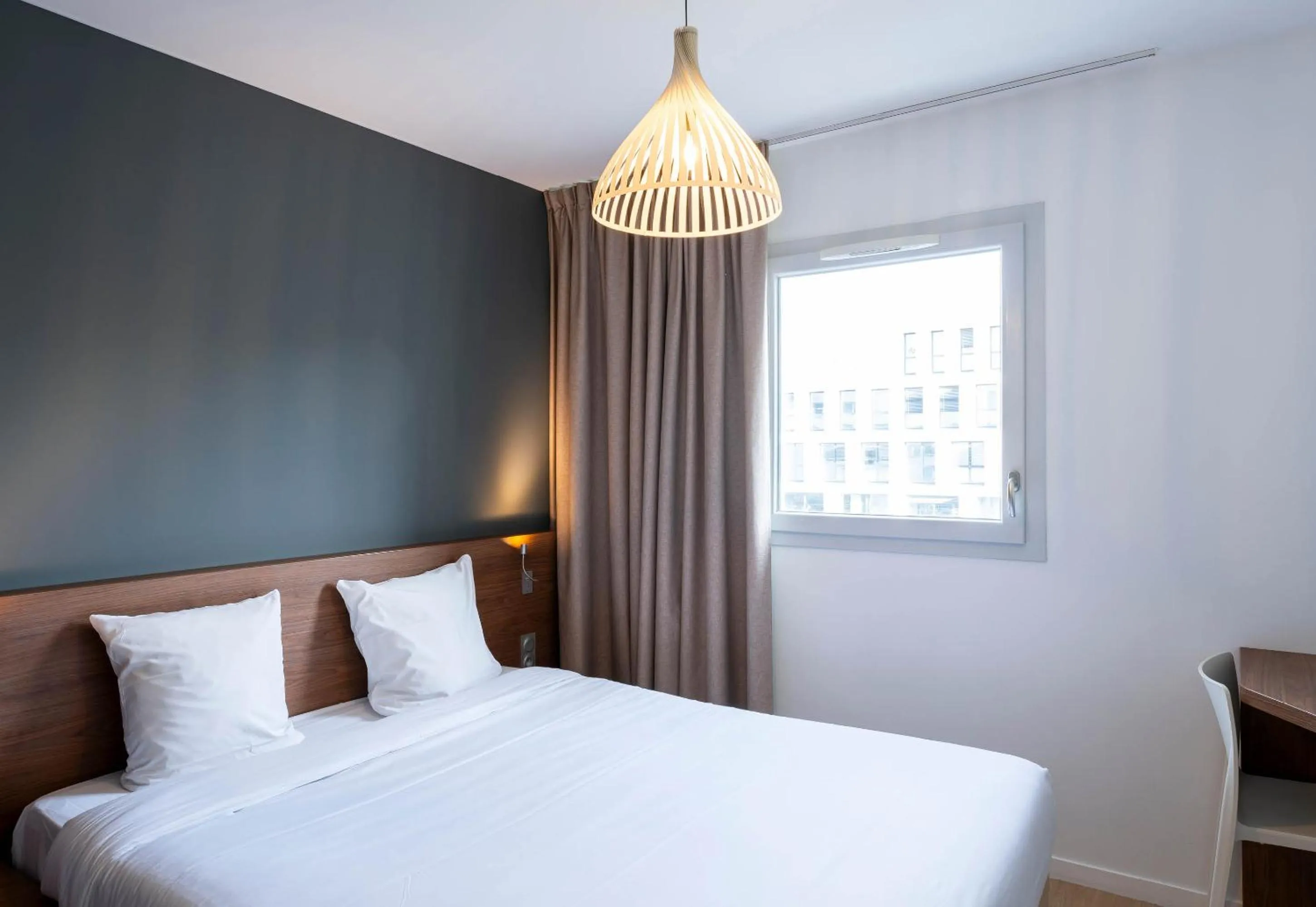 Property building, Bed in B&B HOTEL Saint-Nazaire Pornichet