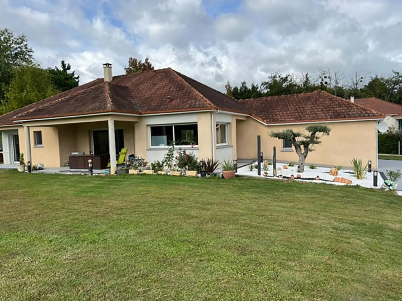 Property building in Chez Christiane Et Gerard