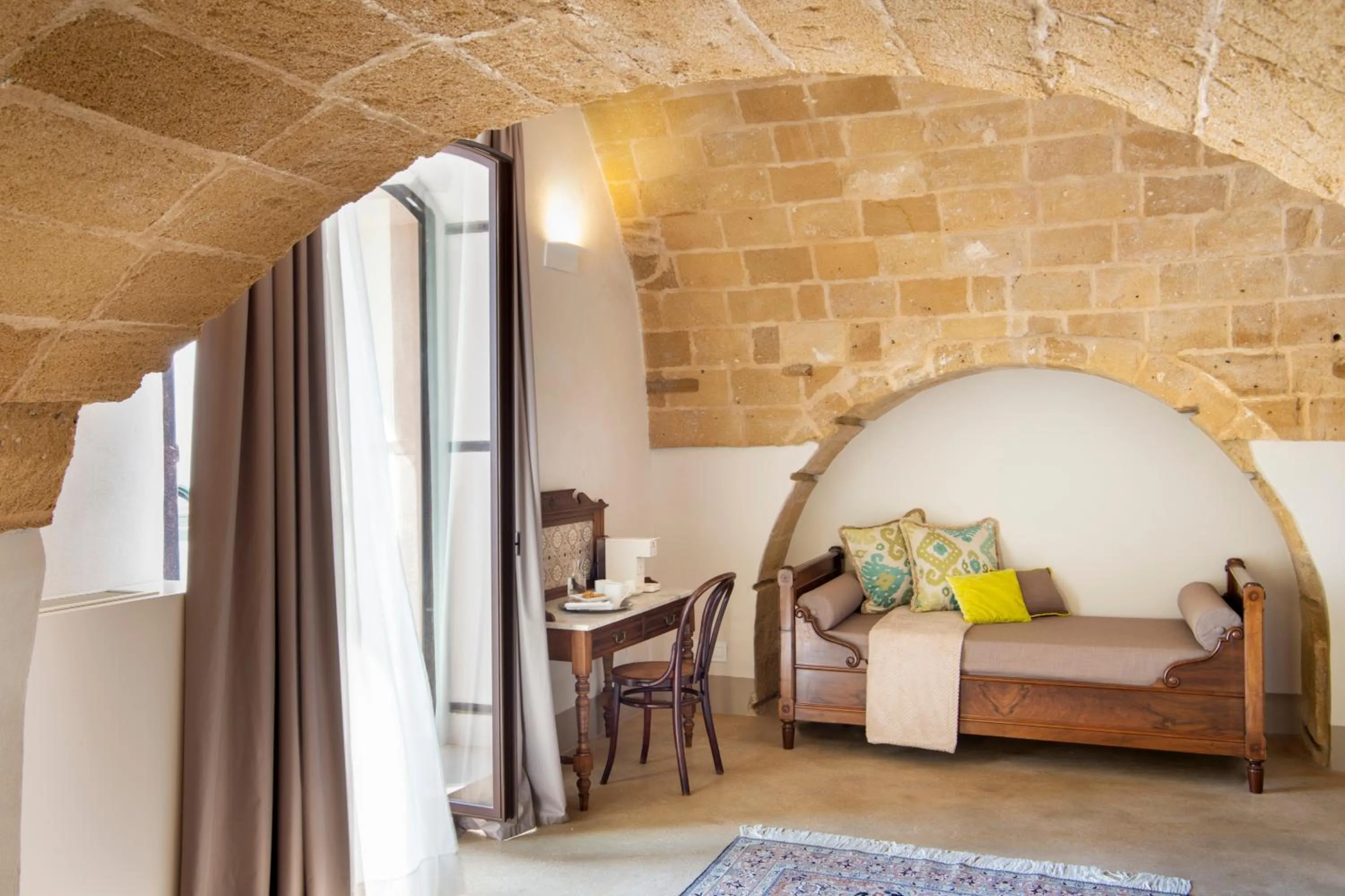 Living room, Bed in I Bastioni San Domenico - Boutique Hotel