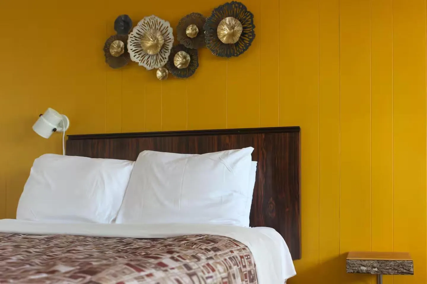 Bed in Motel Ile d'Orleans