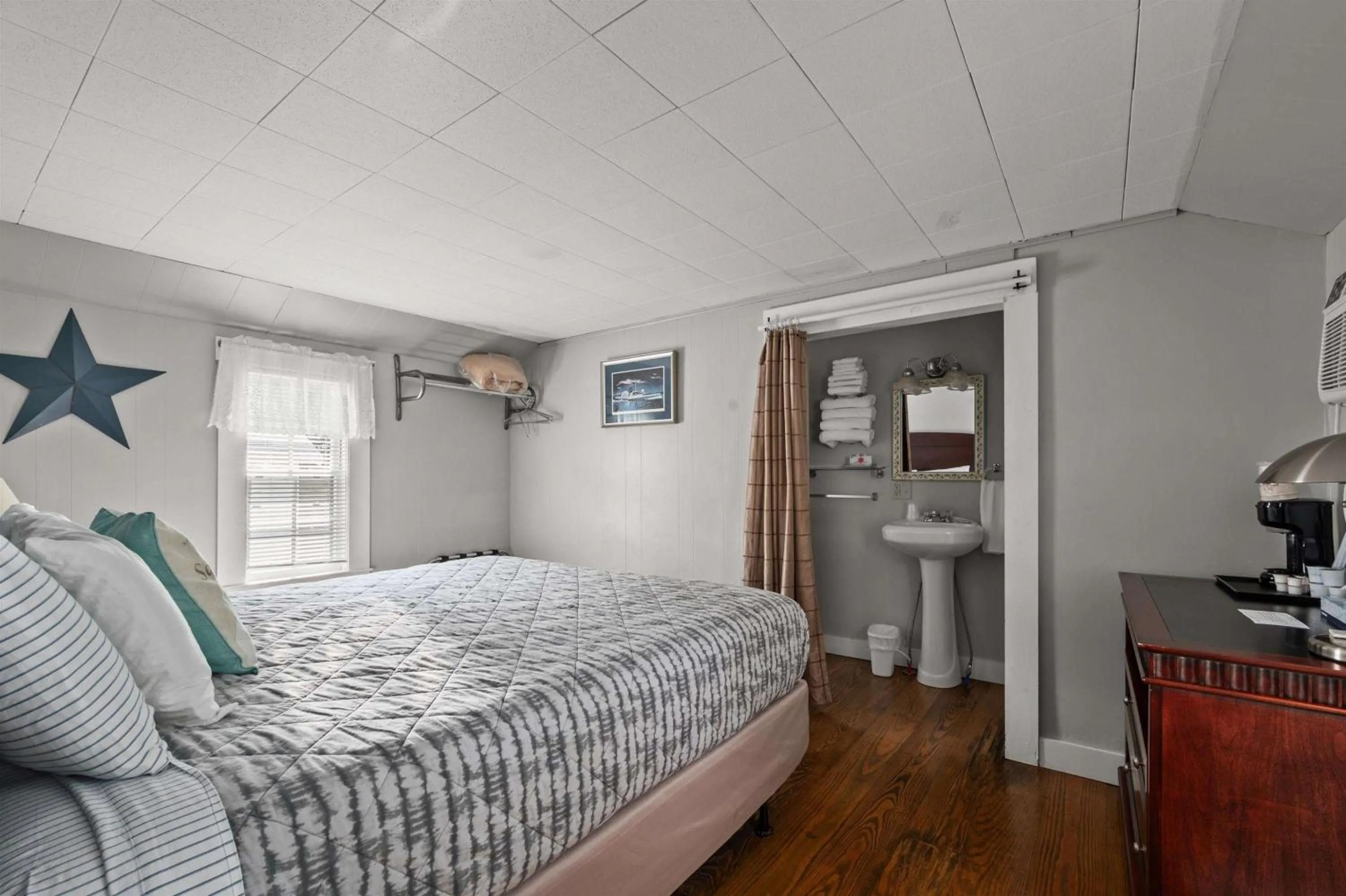 Bedroom, Bed in Grand View Resort