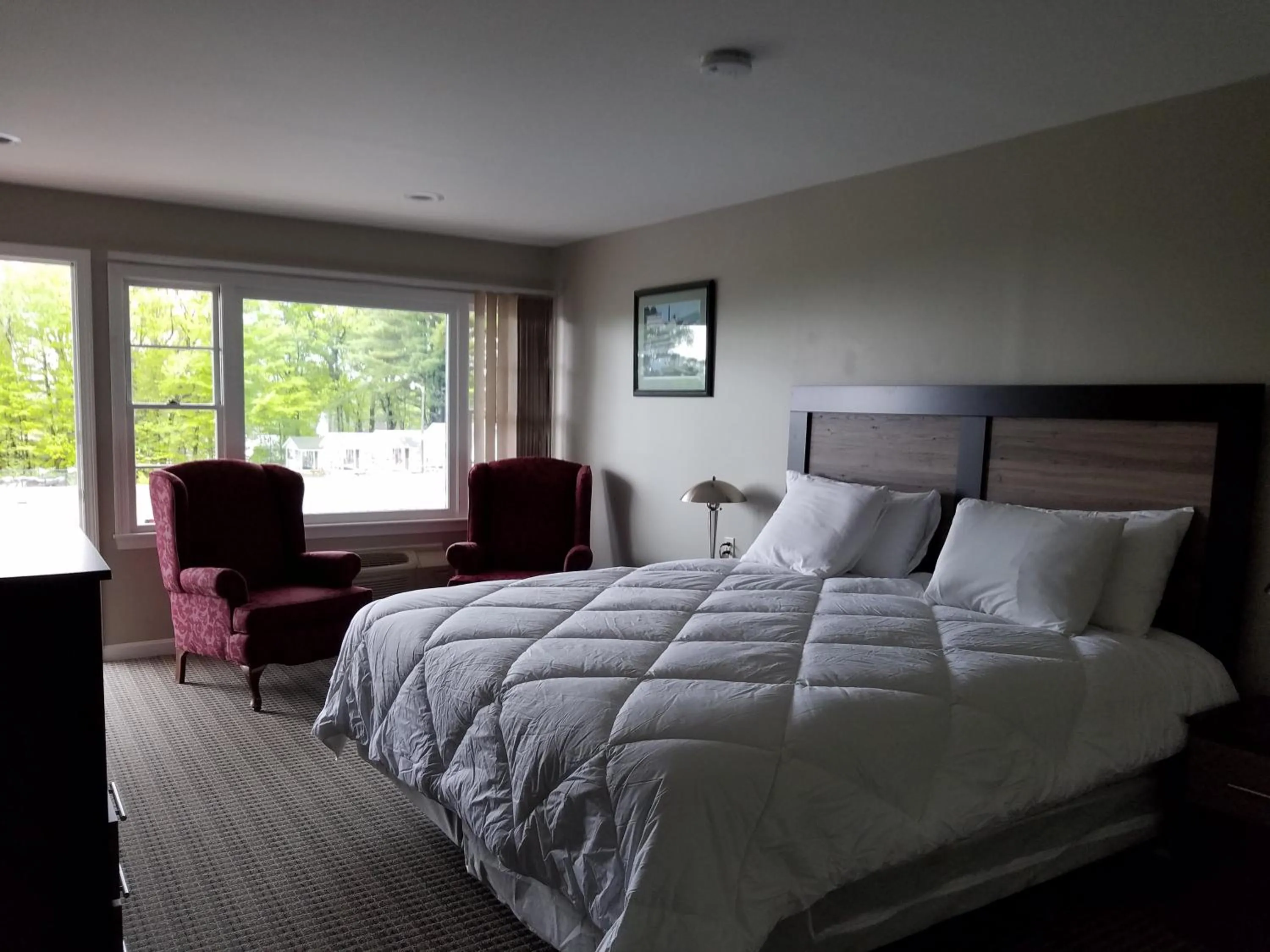 Lake view, Bed in Grand View Resort