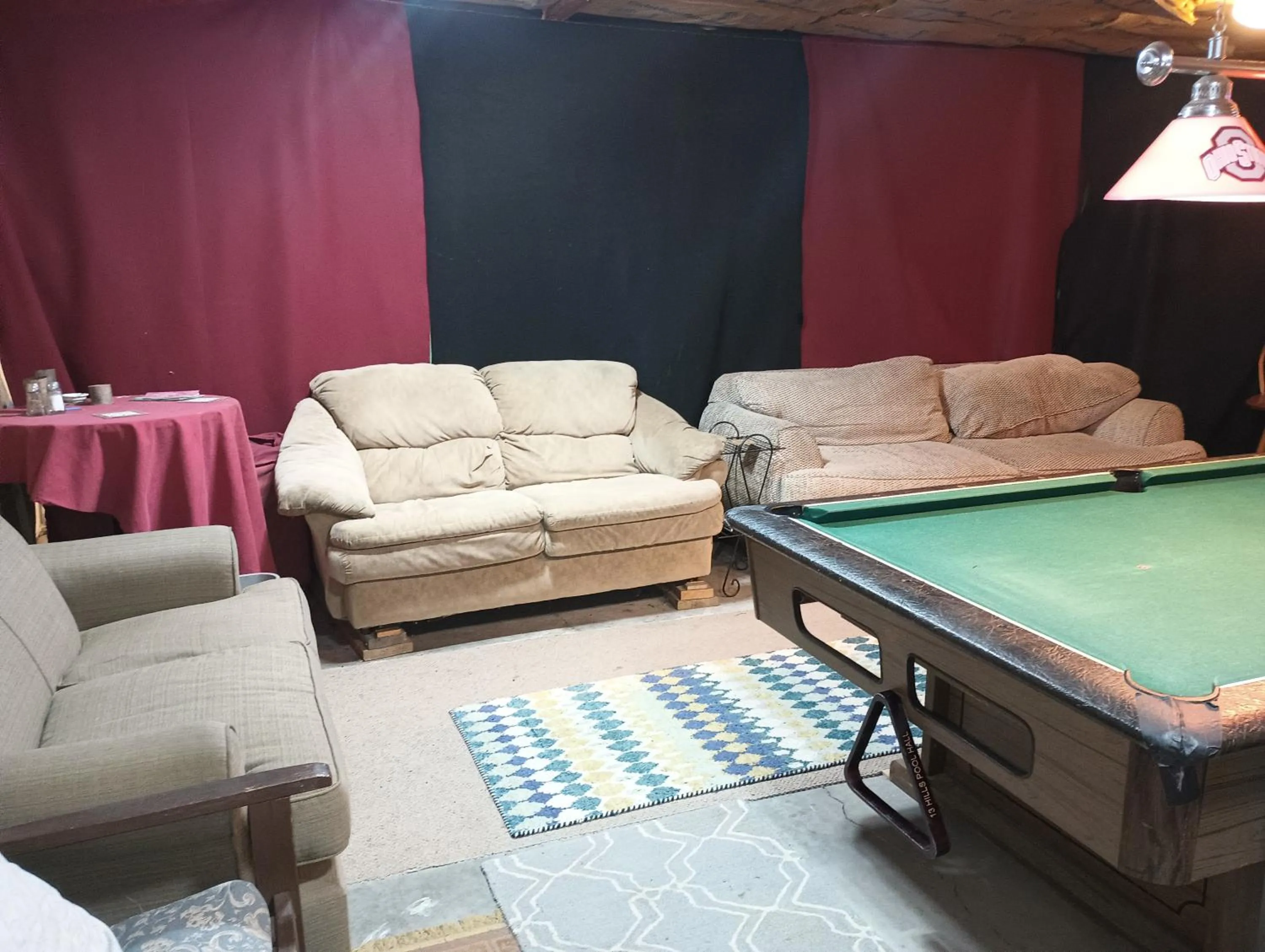 Billiard in 13 Hills Bed & Breakfast