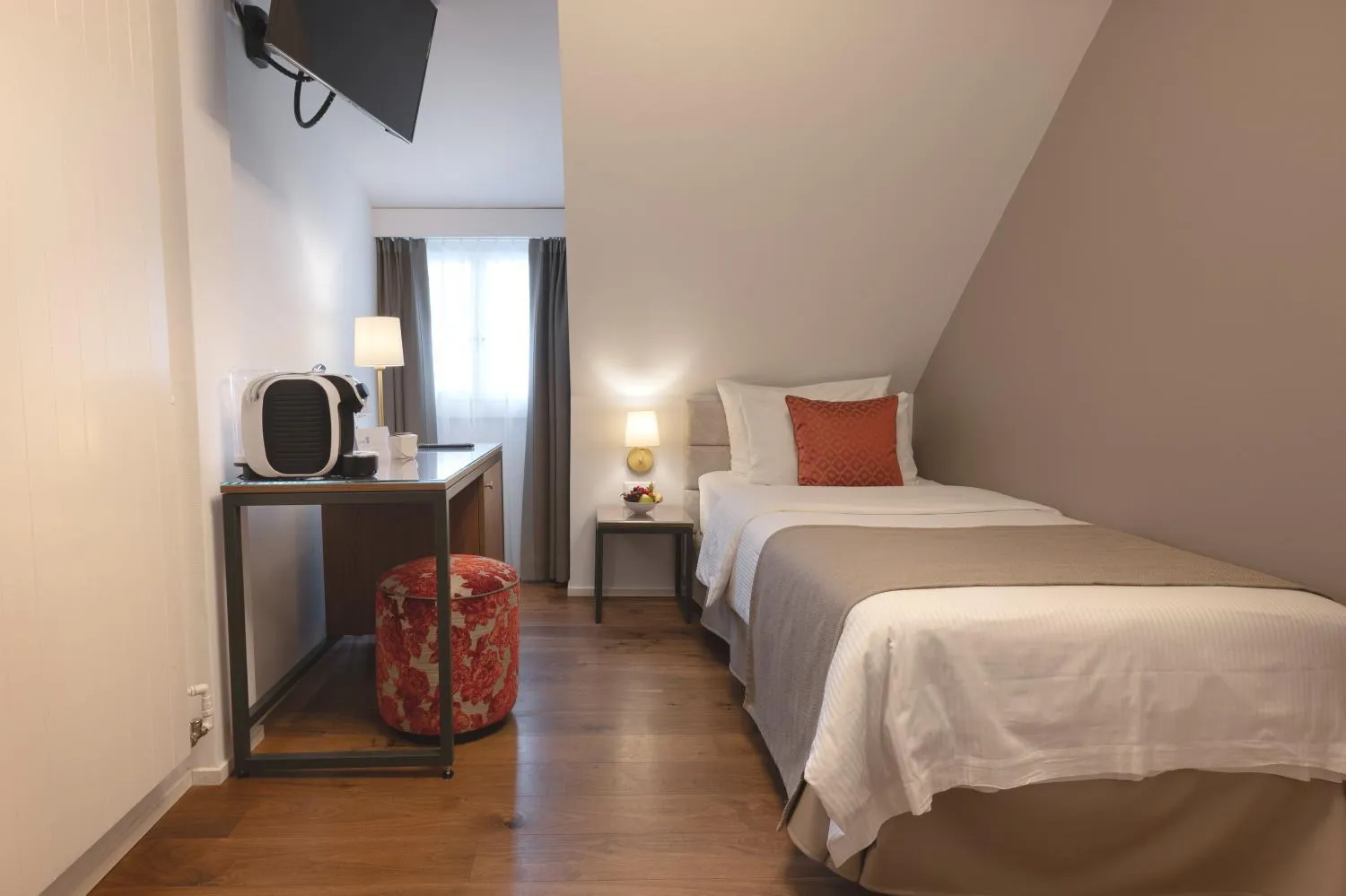 Bed in Hotel Des Alpes