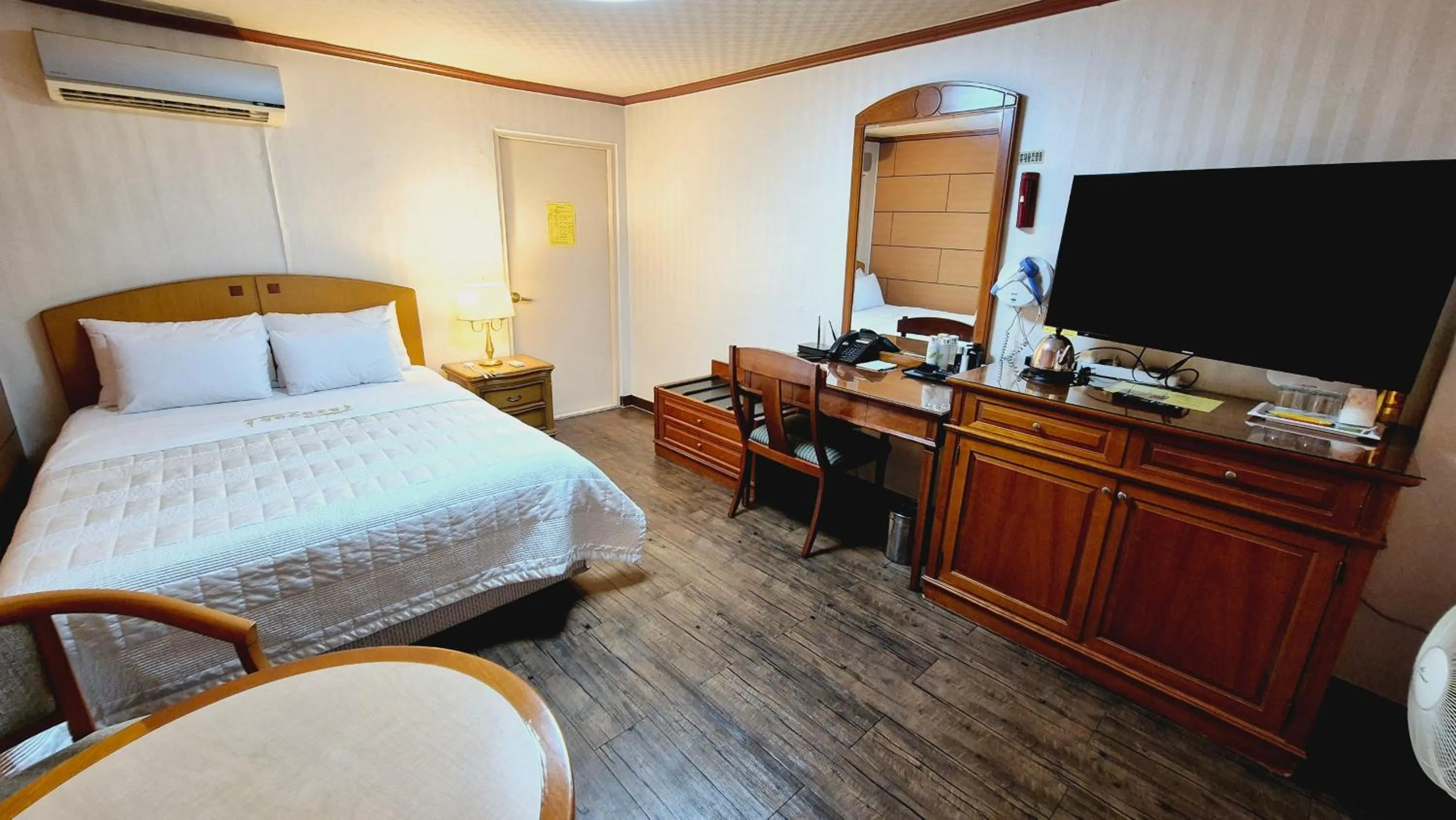 Bed in Kyungha Spa Hotel