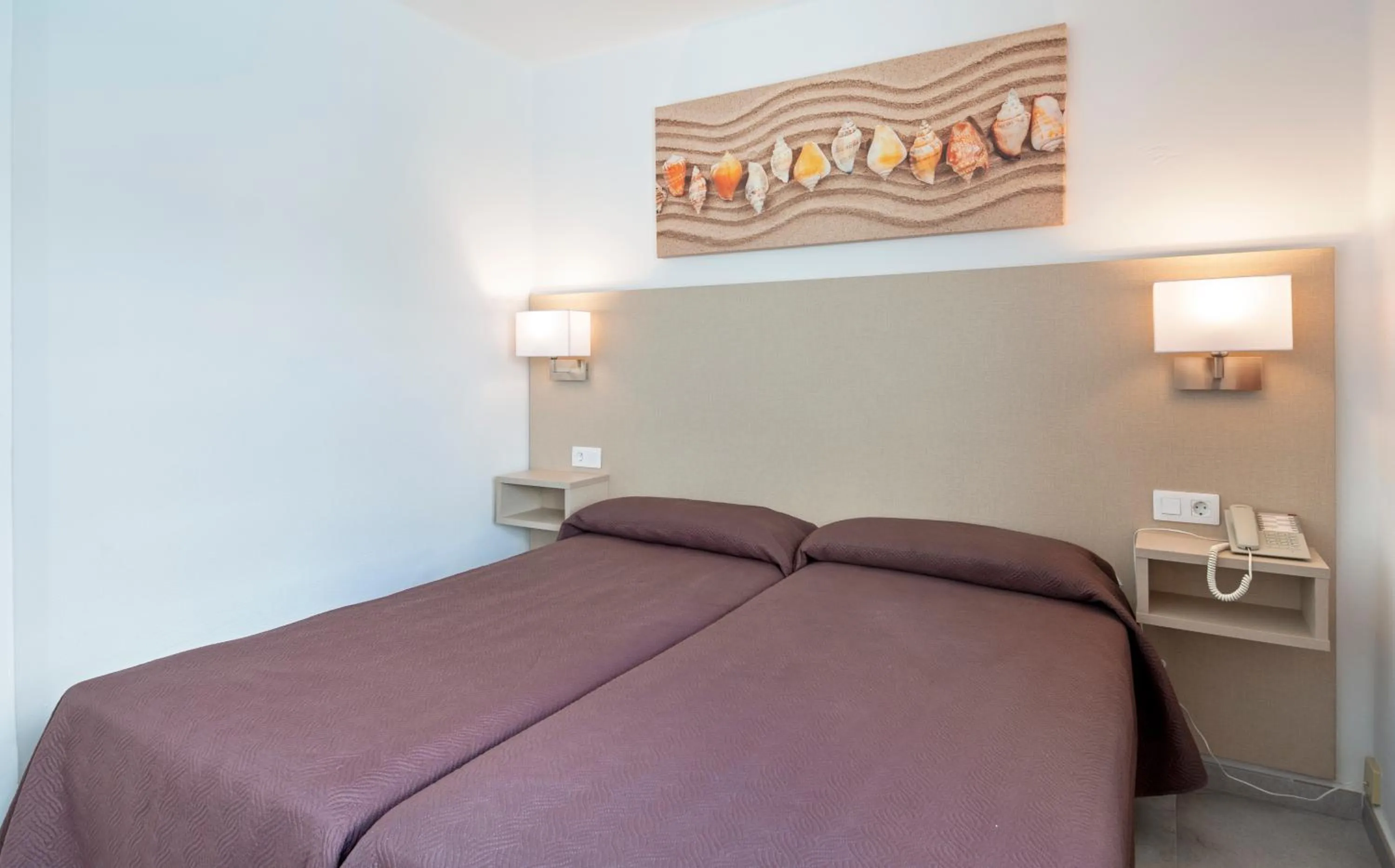 Bedroom, Bed in Apartamentos LIVVO Oasis