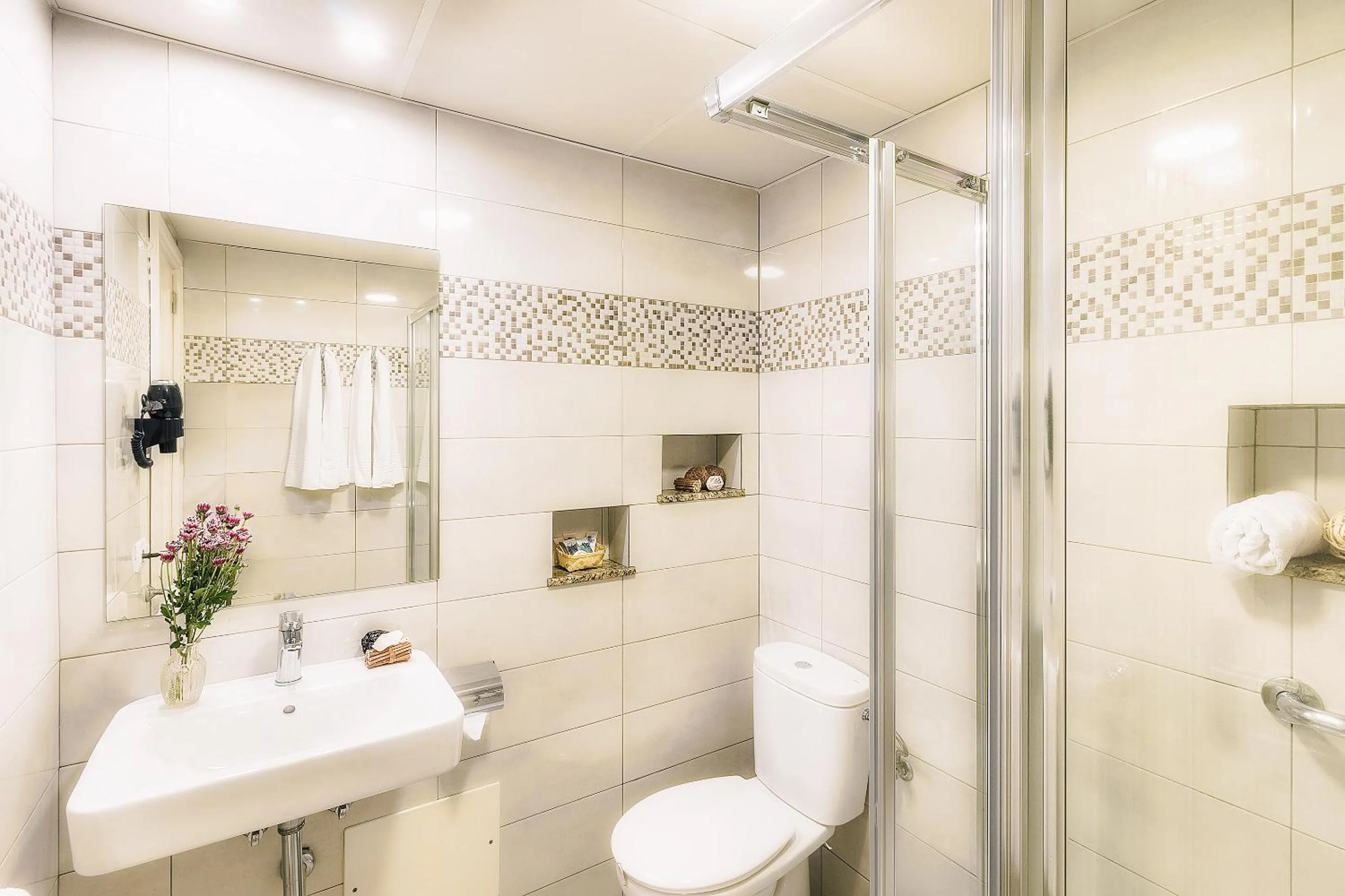 Bathroom in Apartamentos LIVVO Oasis