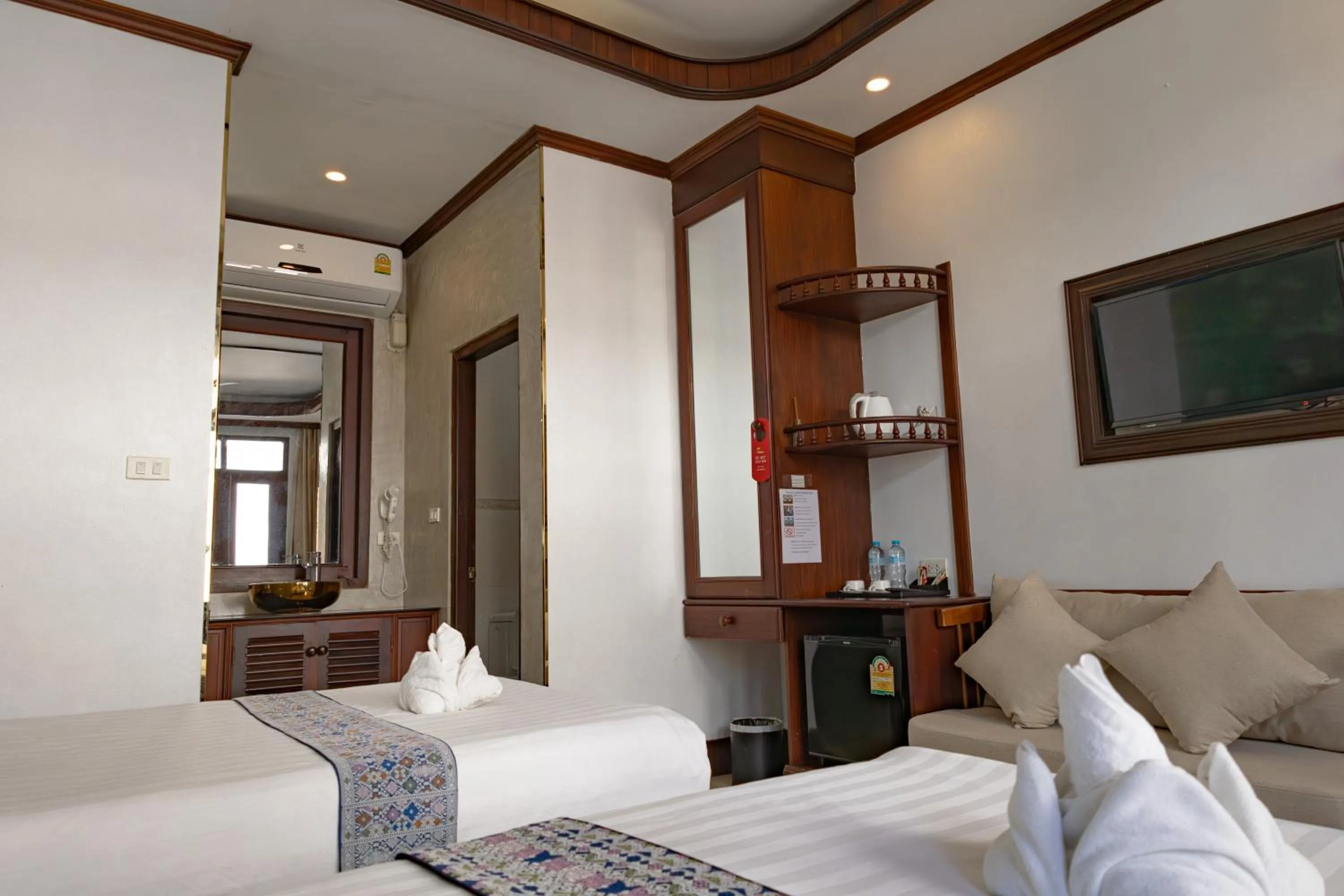 Photo of the whole room, Bed in Jasmine Luangprabang Hotel