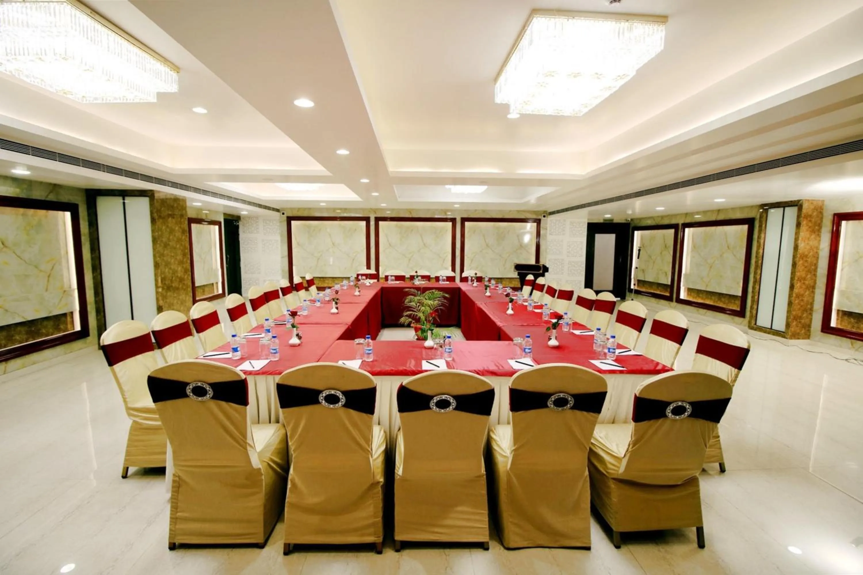 Banquet/Function facilities in Pinnacle by Click Hotels, Lucknow