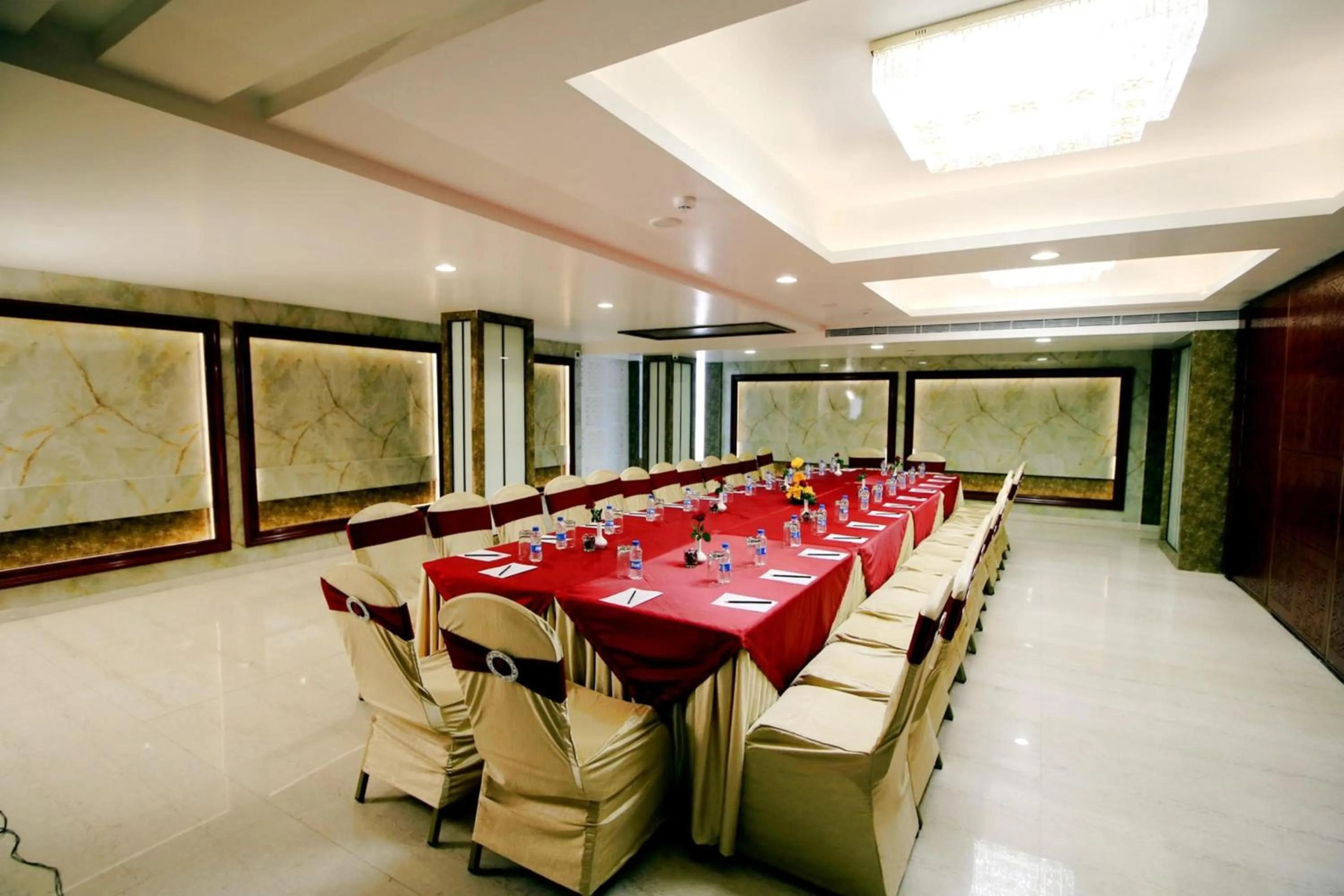 Banquet/Function facilities in Pinnacle by Click Hotels, Lucknow