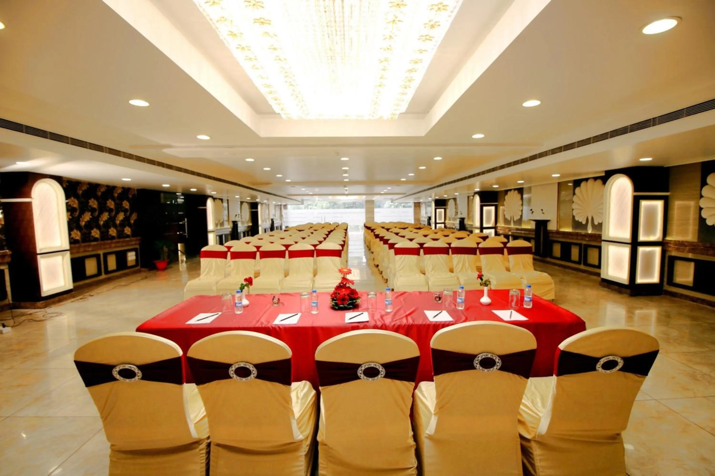Banquet/Function facilities in Pinnacle by Click Hotels, Lucknow