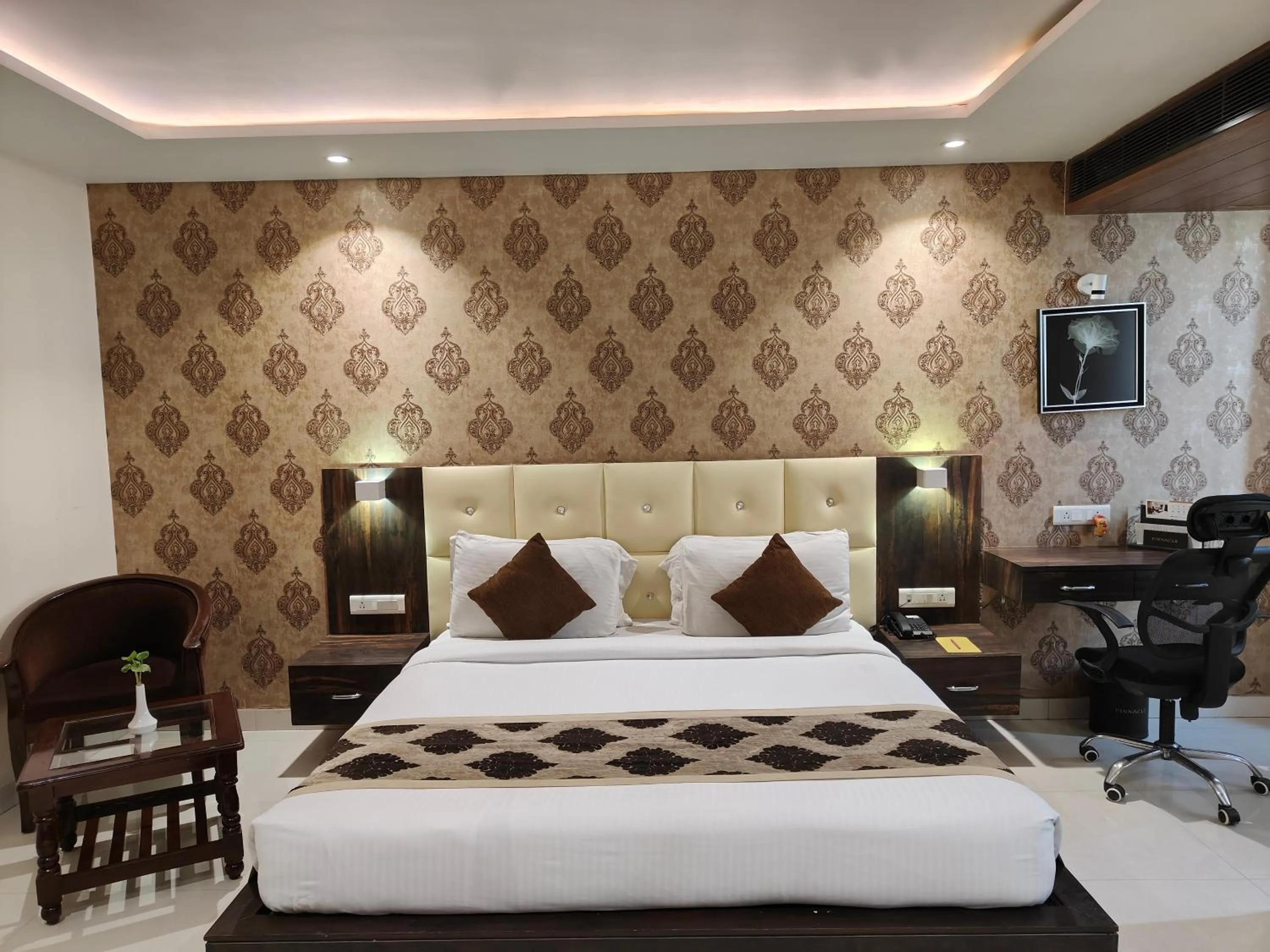 Bed in Pinnacle by Click Hotels, Lucknow