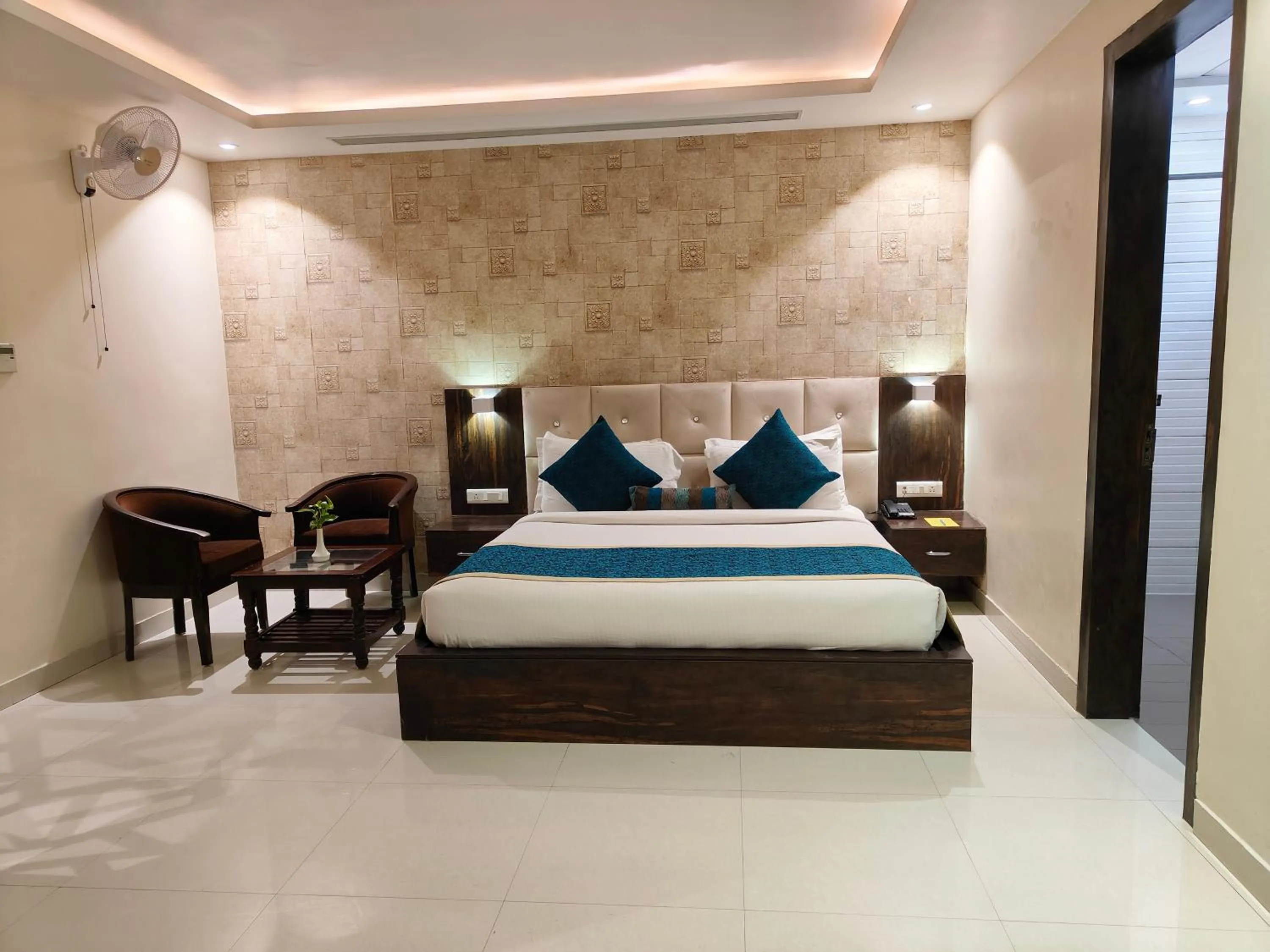 Bed in Pinnacle by Click Hotels, Lucknow
