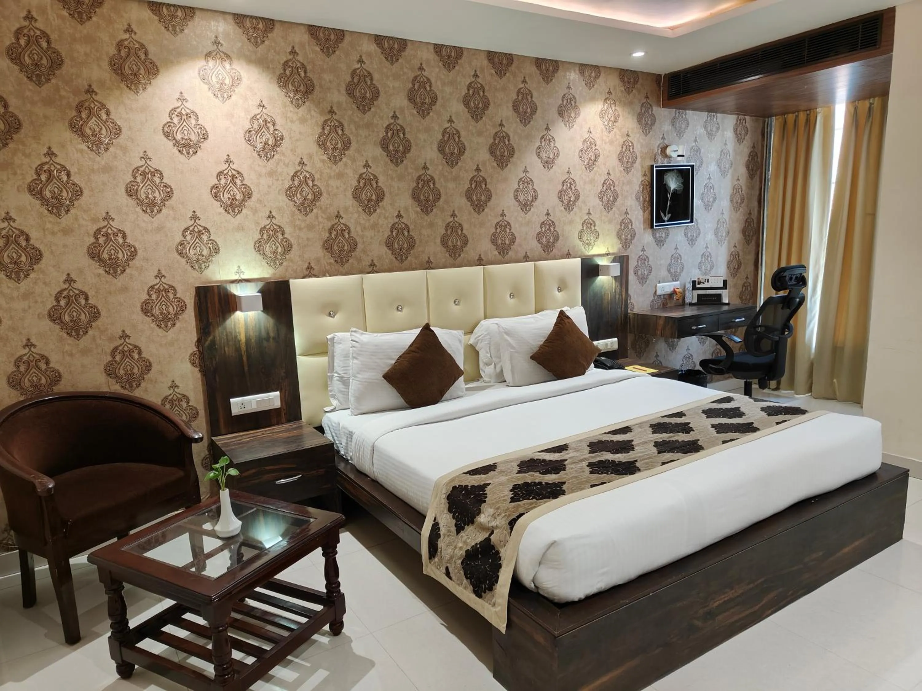 Bed in Pinnacle by Click Hotels, Lucknow