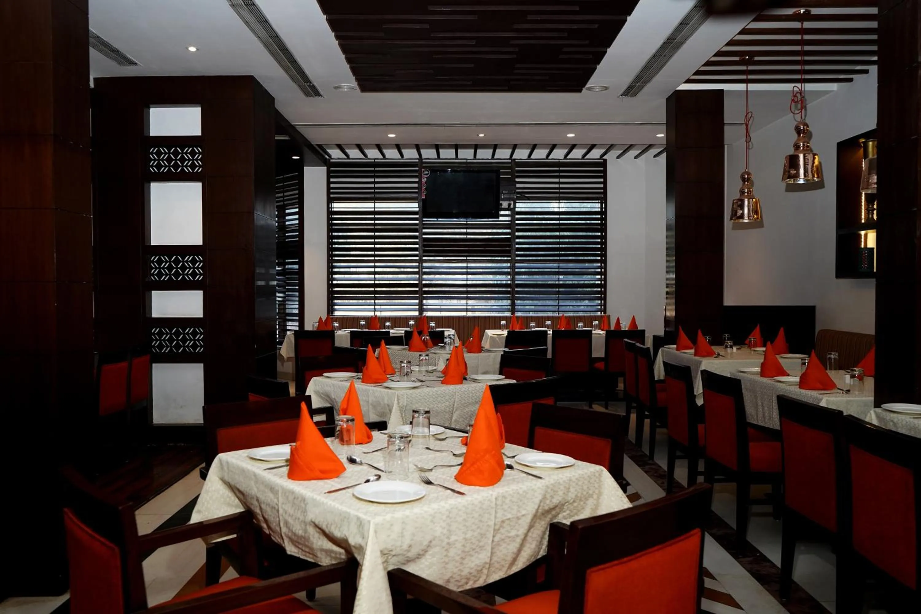 Restaurant/places to eat in Hotel Gwalior Regency