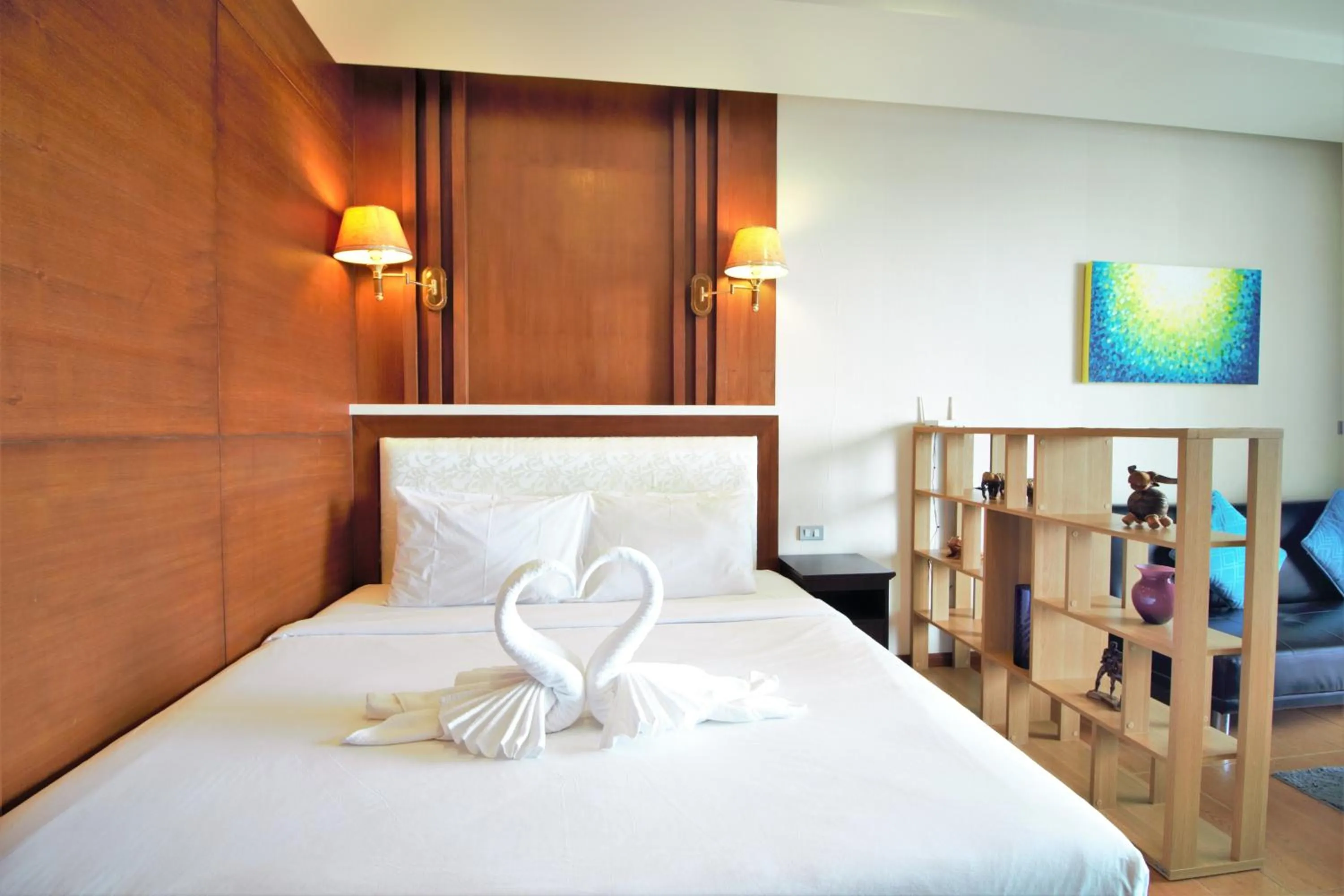 Photo of the whole room, Bed in Sea & Sky Karon Beach by PHR