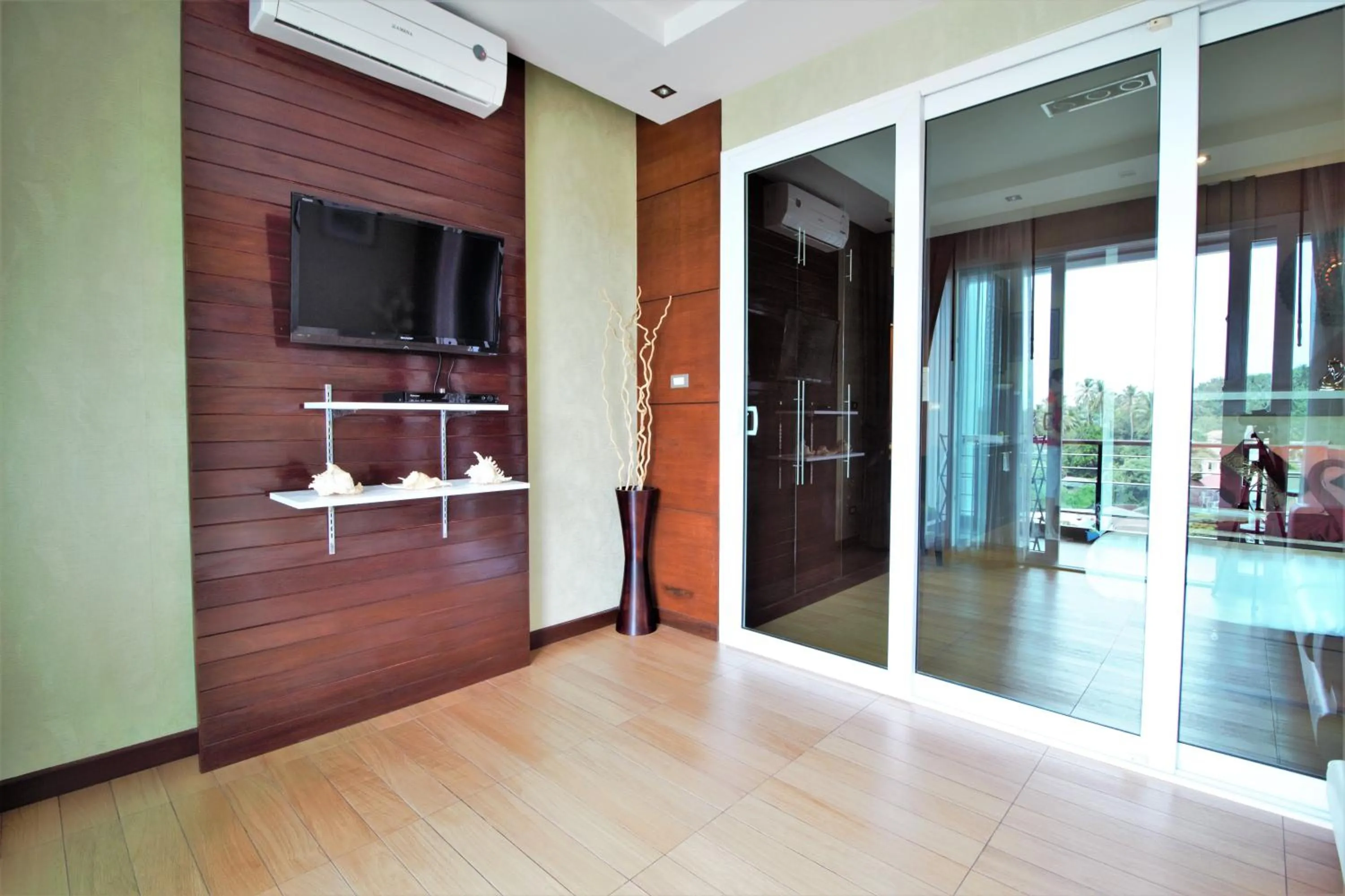 Photo of the whole room in Sea & Sky Karon Beach by PHR