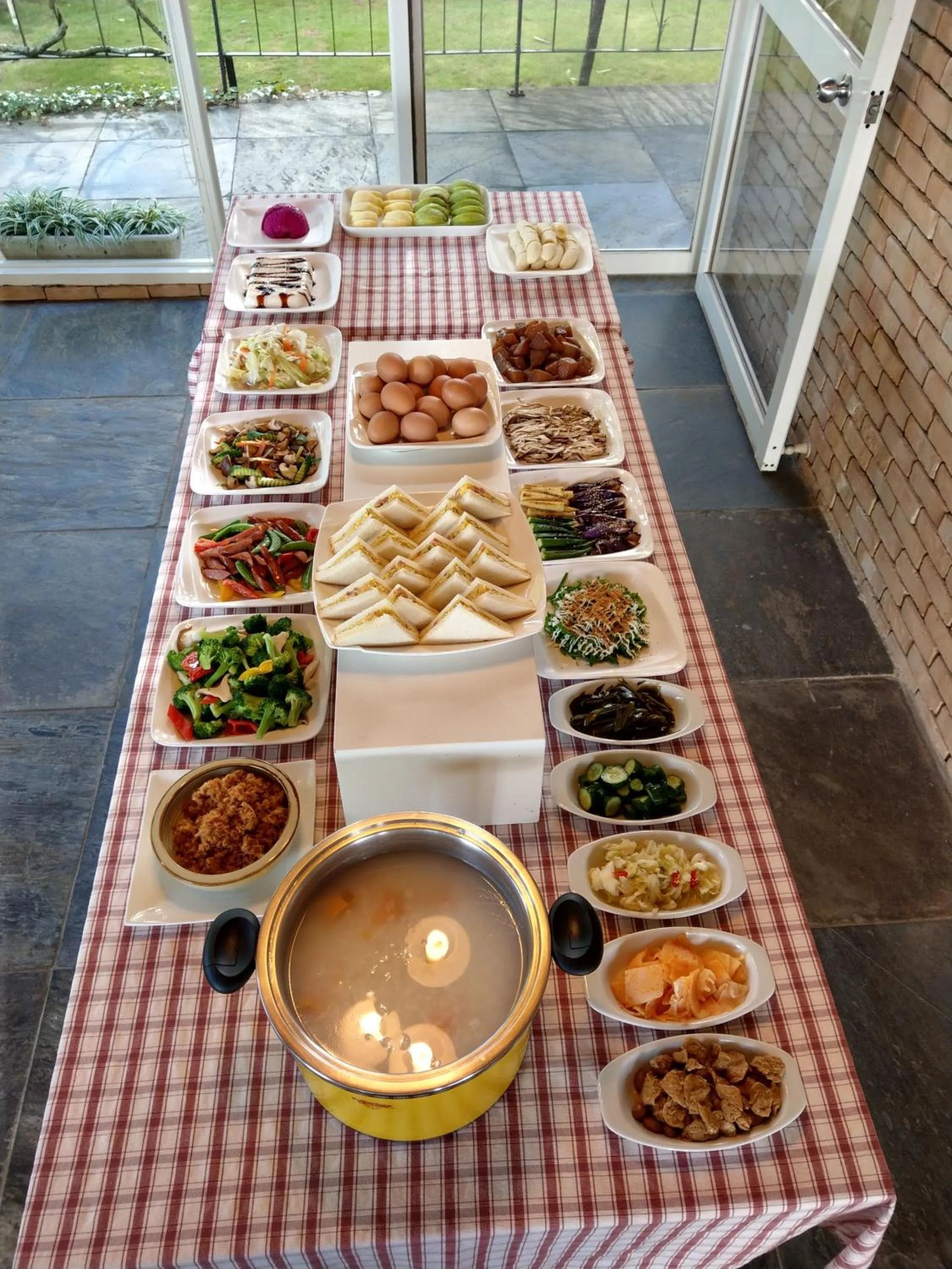 Buffet breakfast in View on View B&B