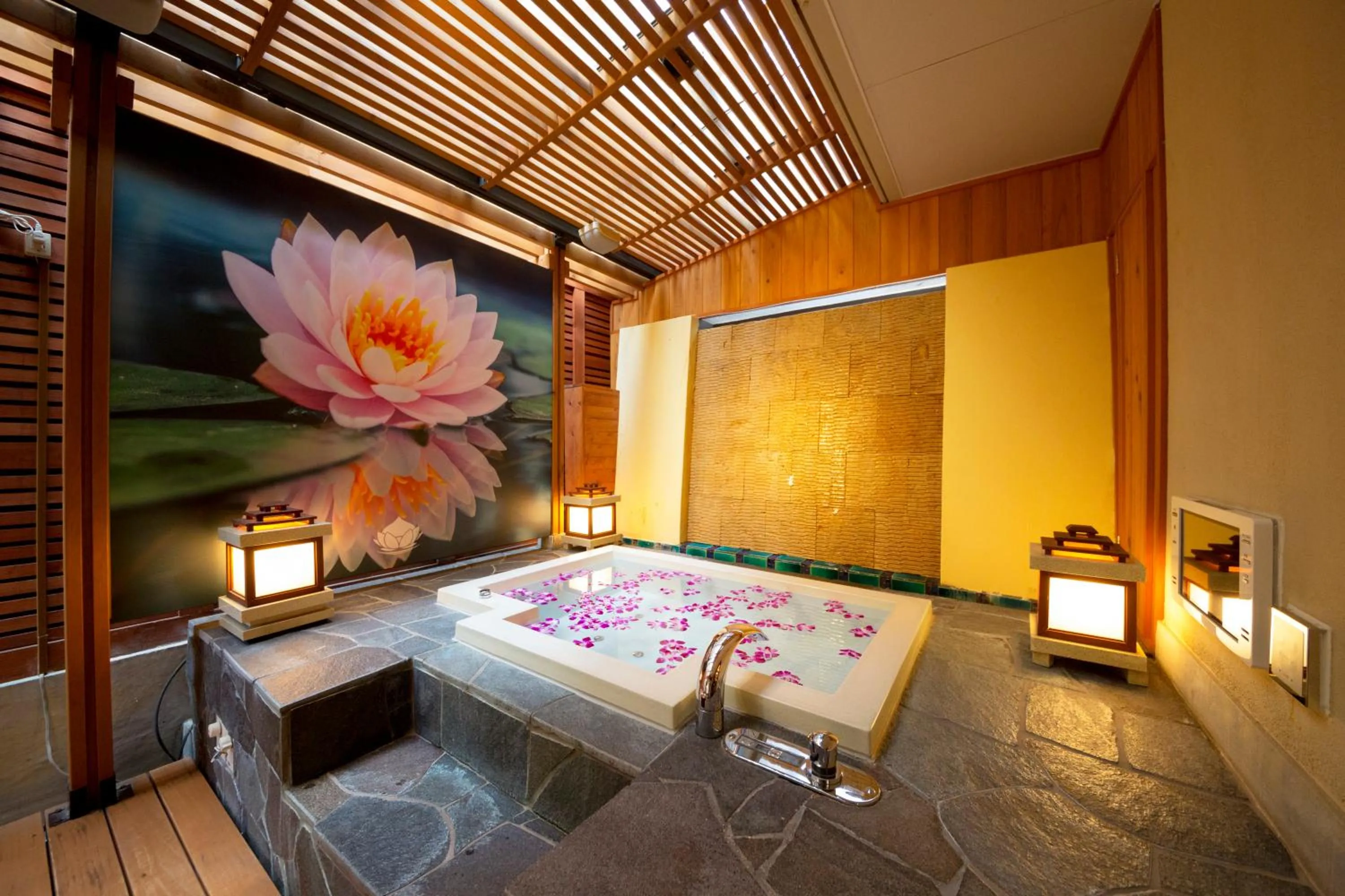 Open Air Bath, Bed in Hotel Lotus Nara (Adult Only)