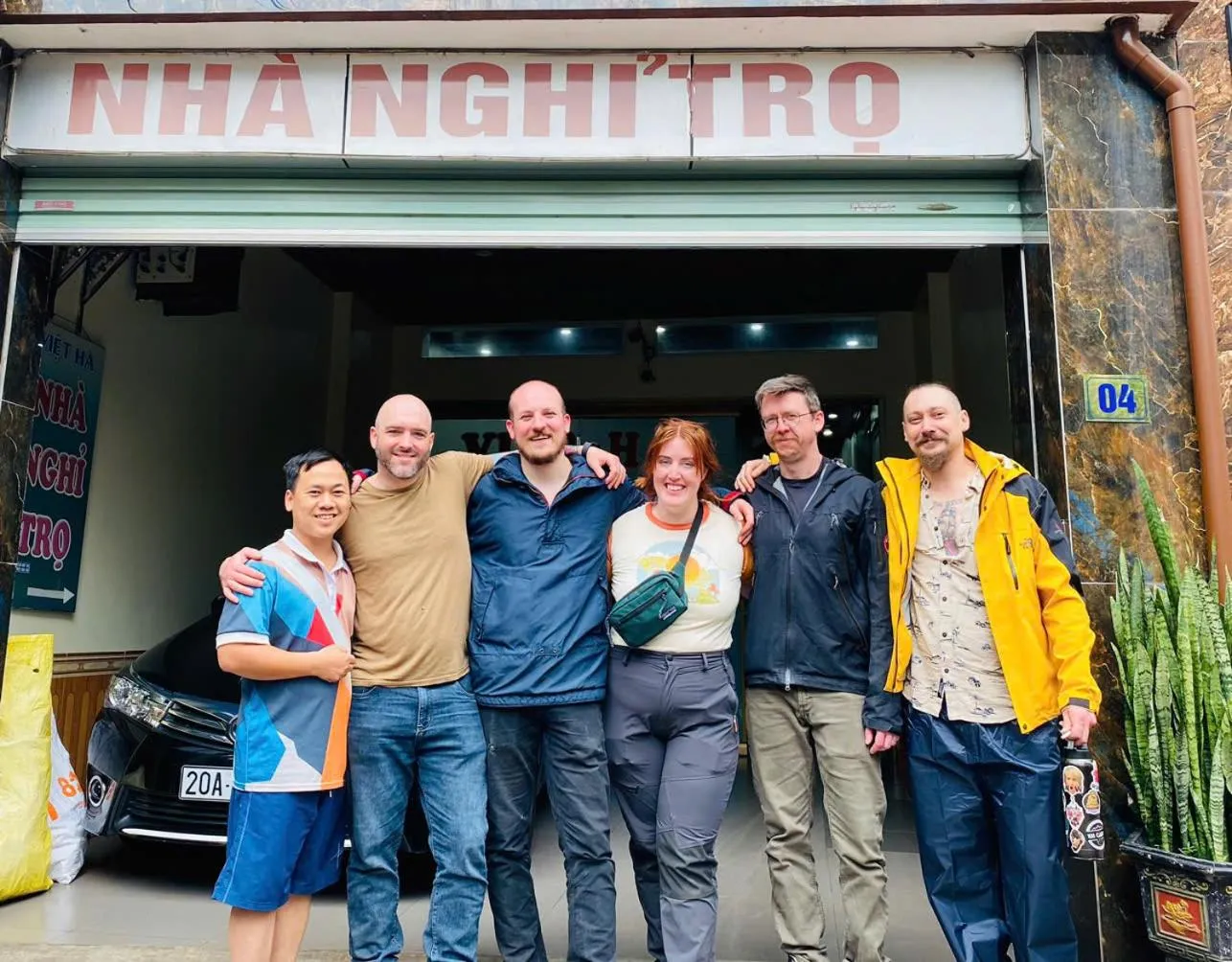 group of guests in Nam My Van Homestay - Thai Nguyen