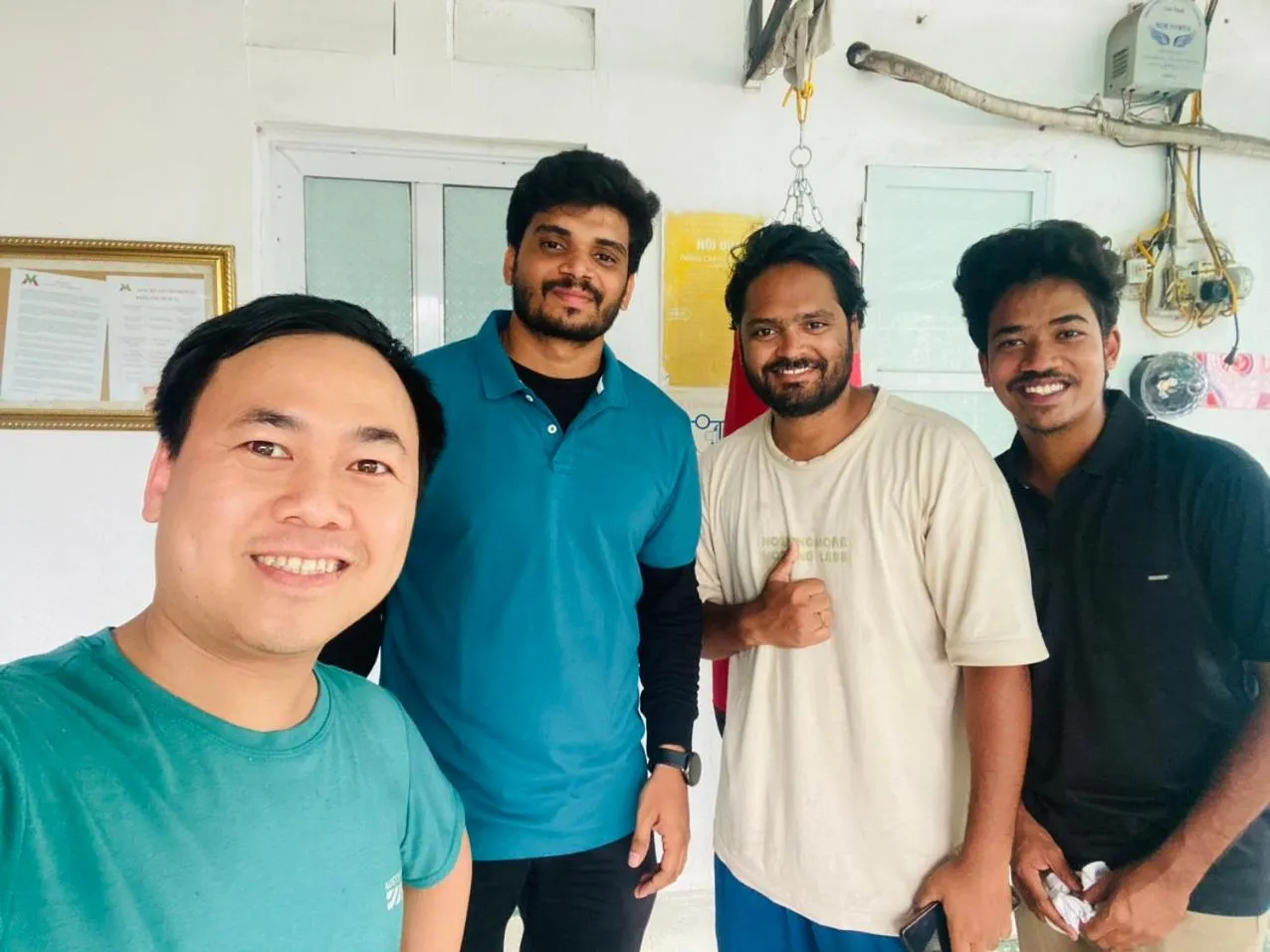 group of guests in Nam My Van Homestay - Thai Nguyen