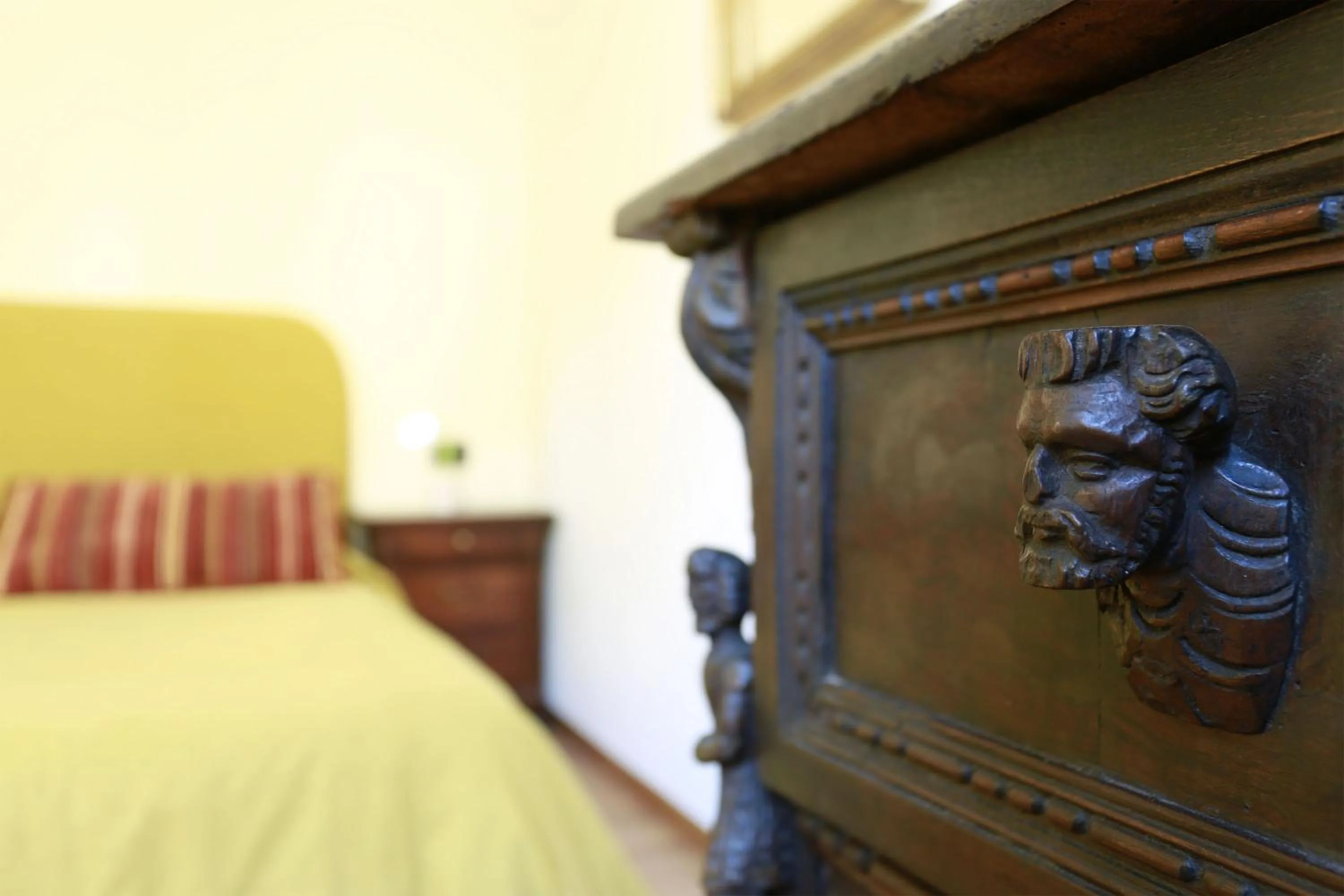 Decorative detail, Bed in B&b Pergola House