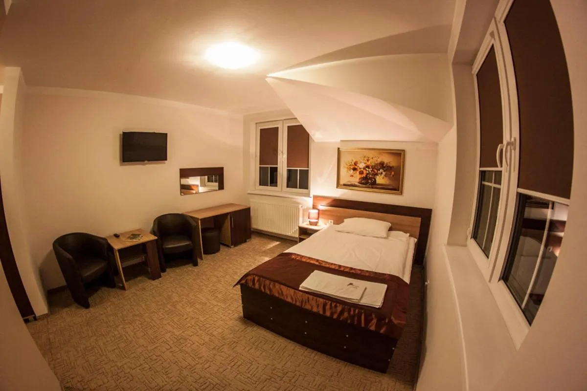 Standard Single Room with Shower - single occupancy in Pensjonat i Klub Jeździecki Michelin