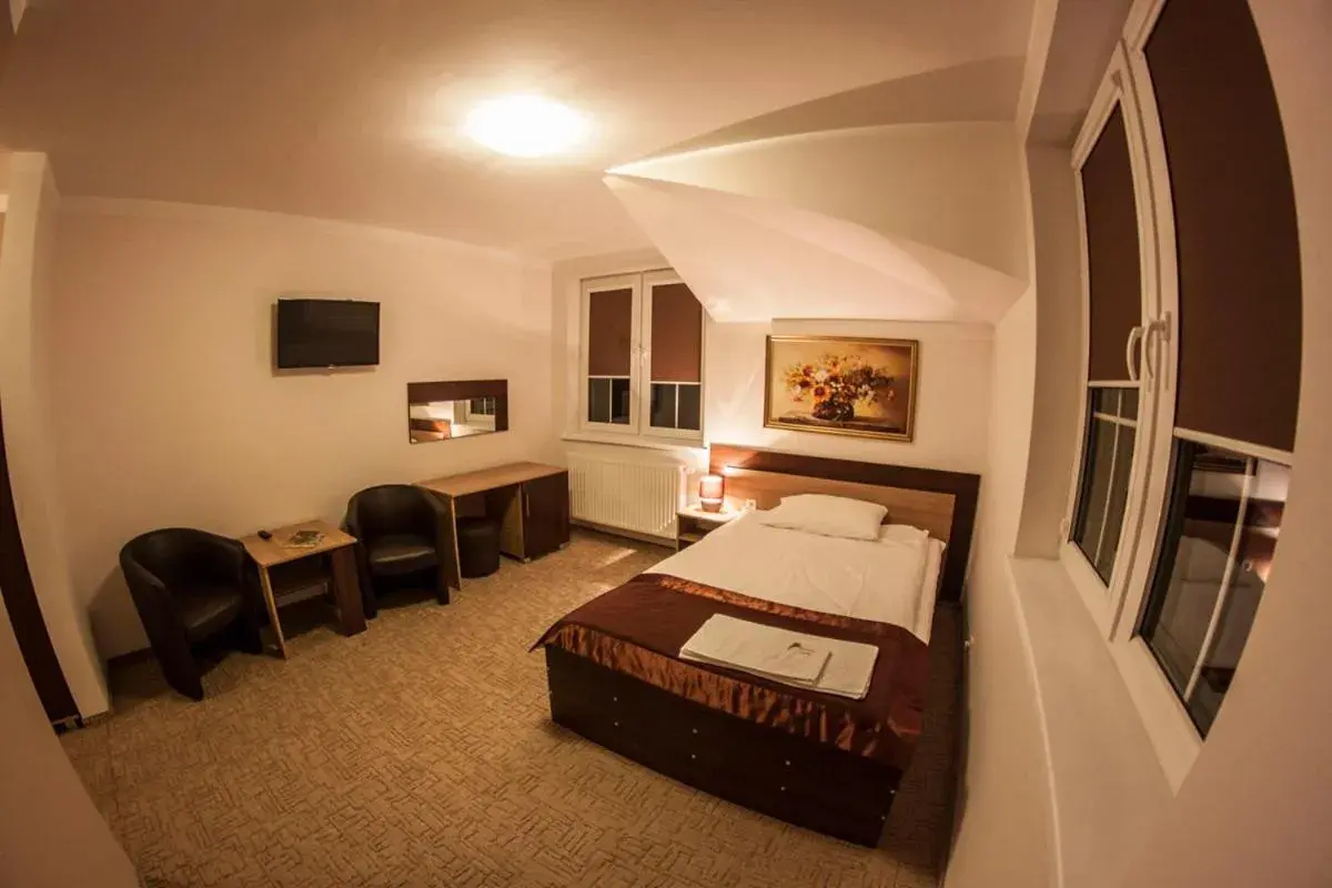Standard Single Room with Shower - single occupancy in Pensjonat i Klub Jeździecki Michelin Standard Single Room with Shower - single occupancy in Pensjonat i Klub Jeździecki Michelin