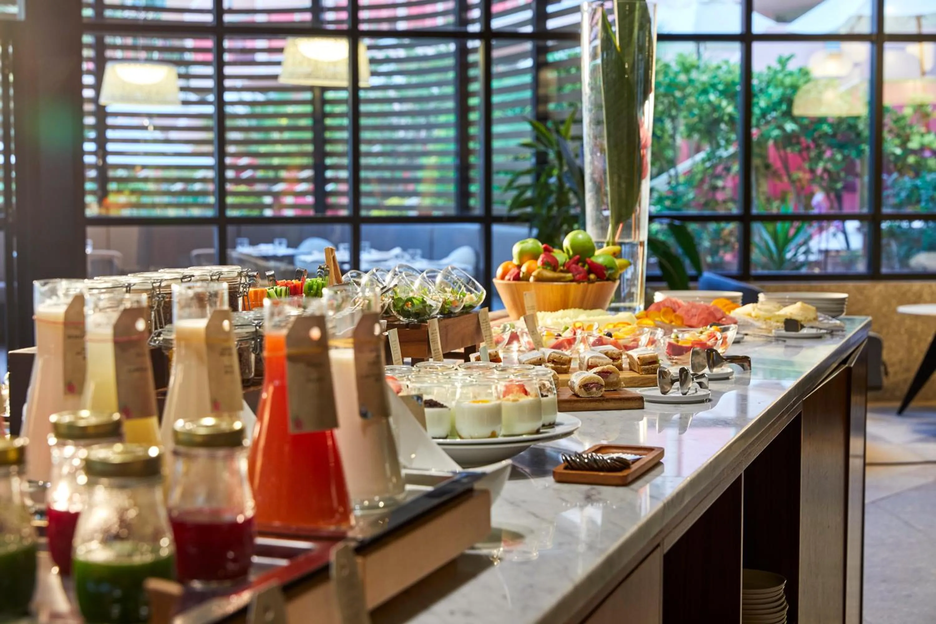 Restaurant/places to eat in Sir Anthony