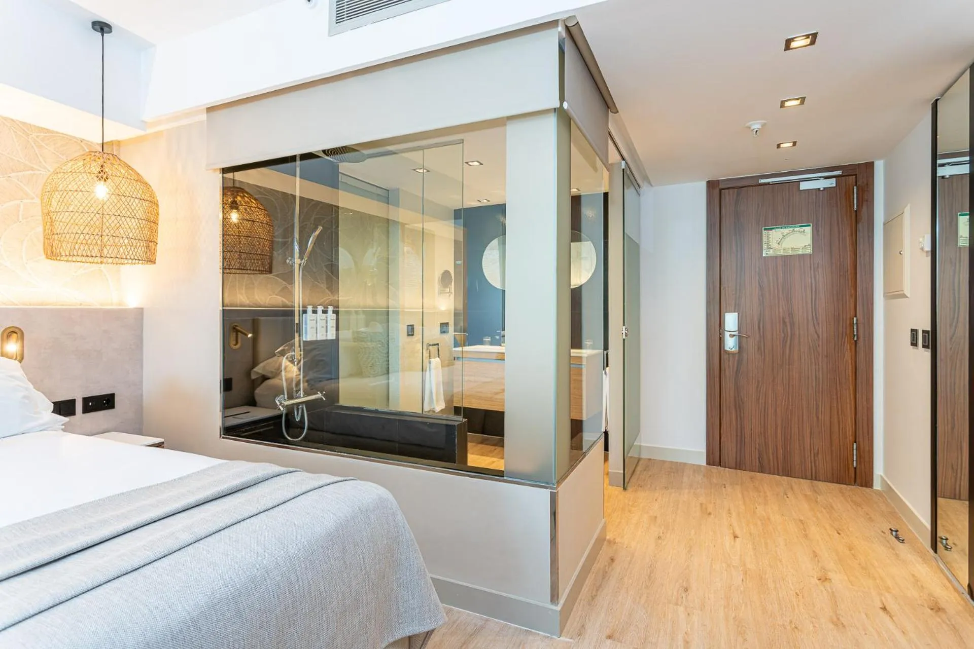 Shower, Bed in Sir Anthony