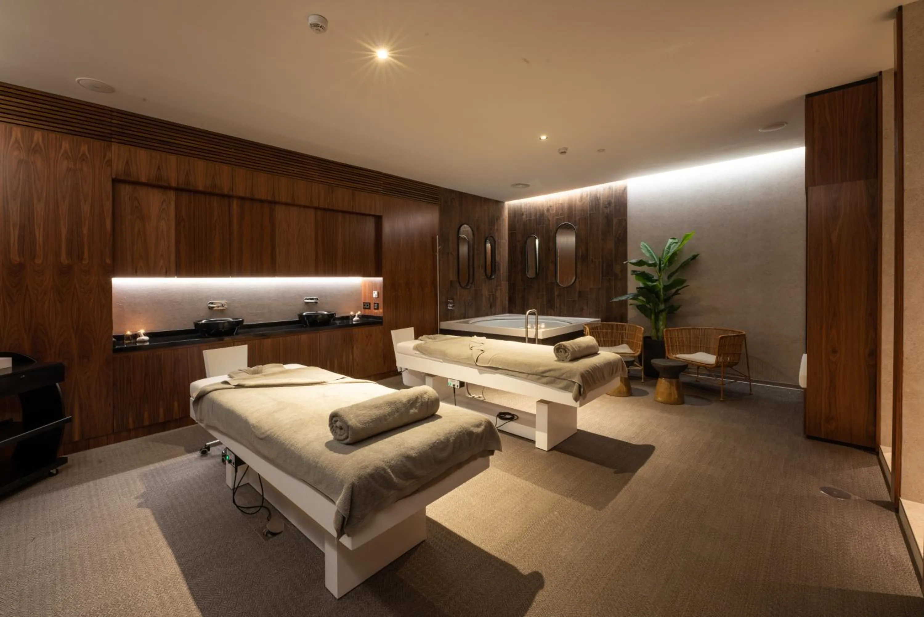 Massage, Bed in Sir Anthony