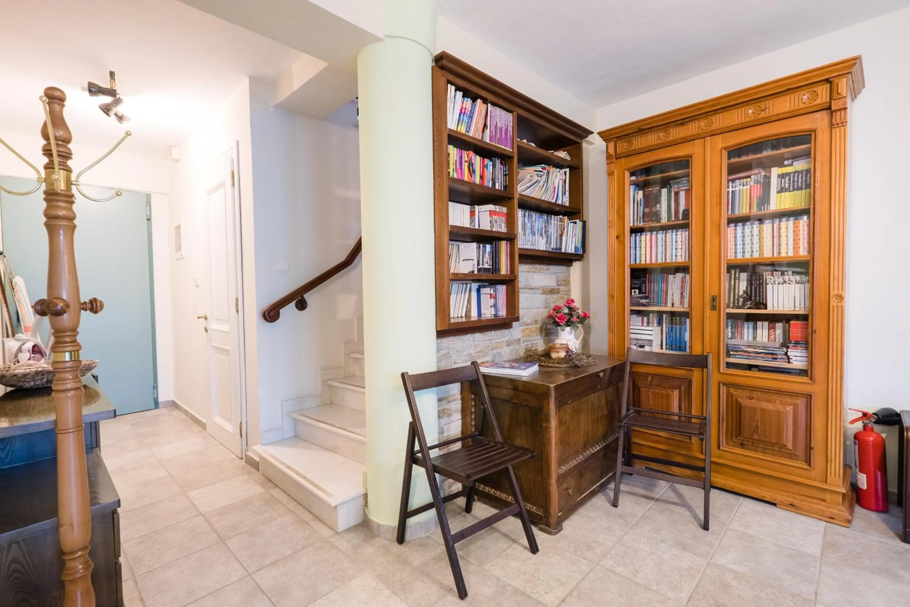 Library in Blue Crystal Villa