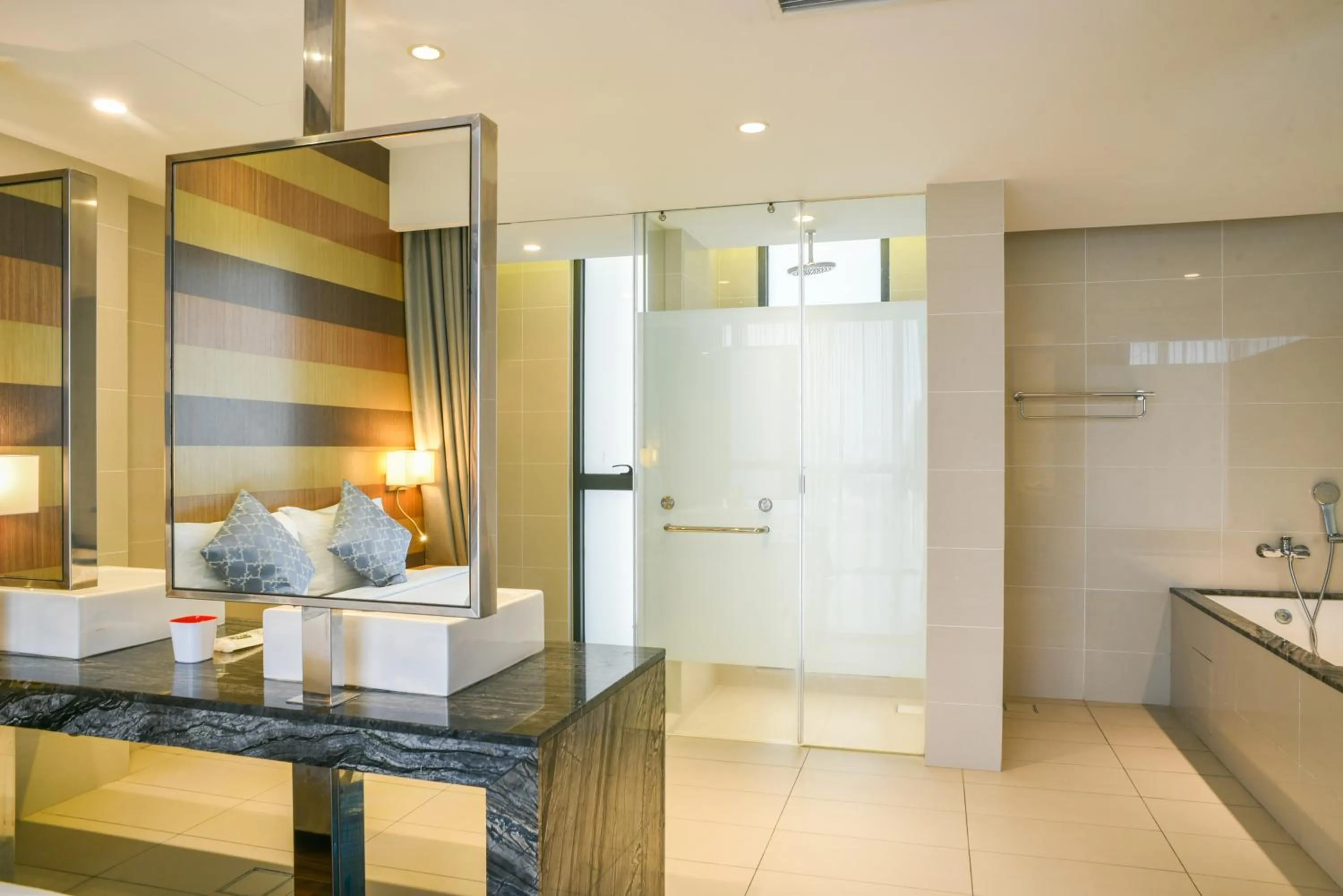 D'Majestic Place by Widebed