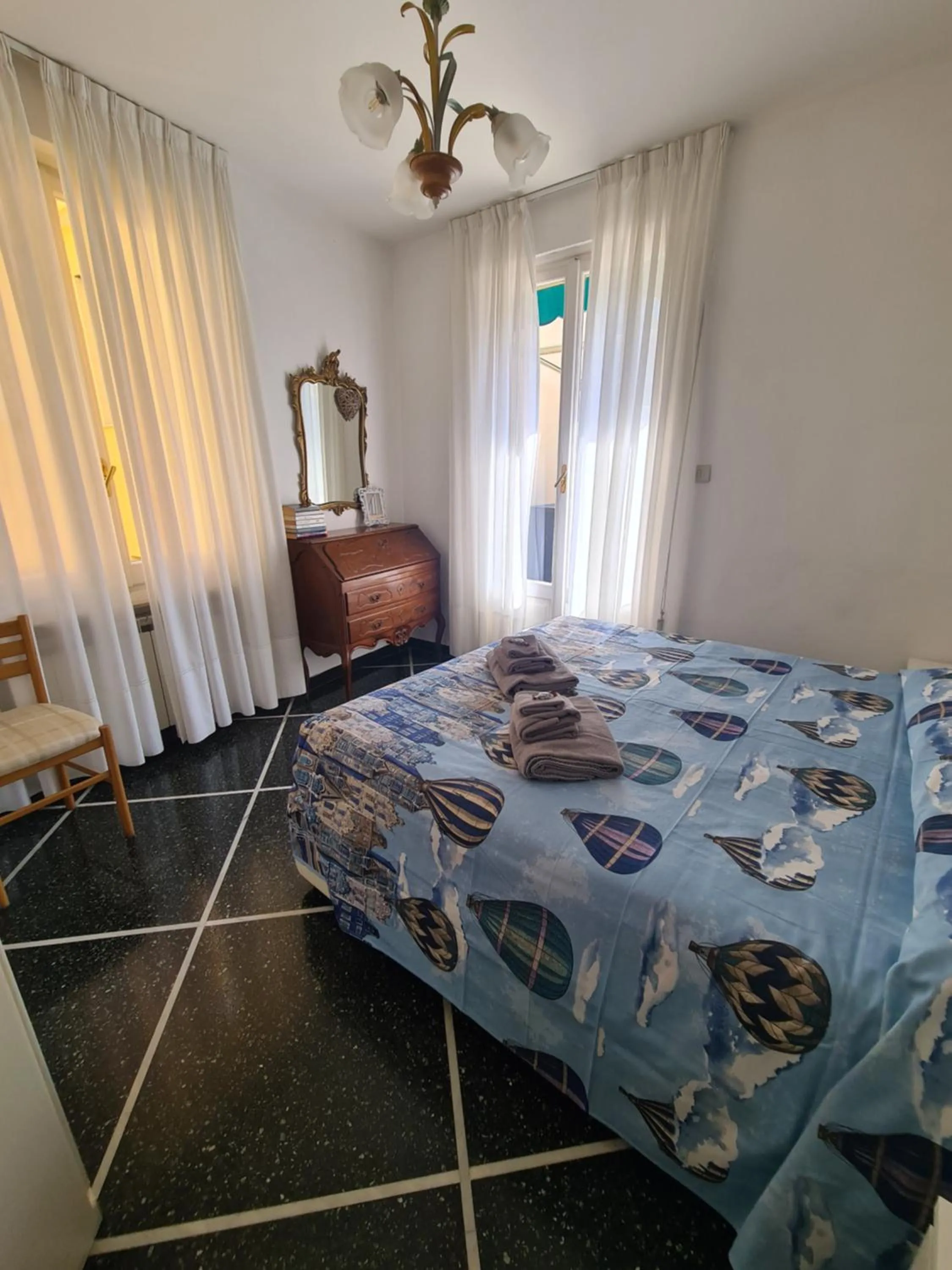 Bed in Turchino Apartment & Terrazza della Luisa by PortofinoVacanze