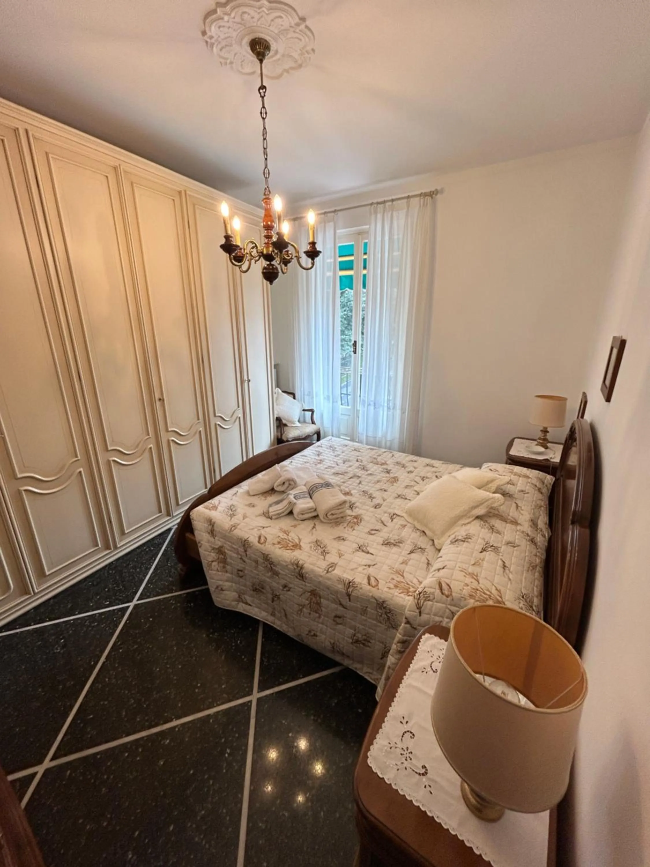 Bed in Turchino Apartment & Terrazza della Luisa by PortofinoVacanze