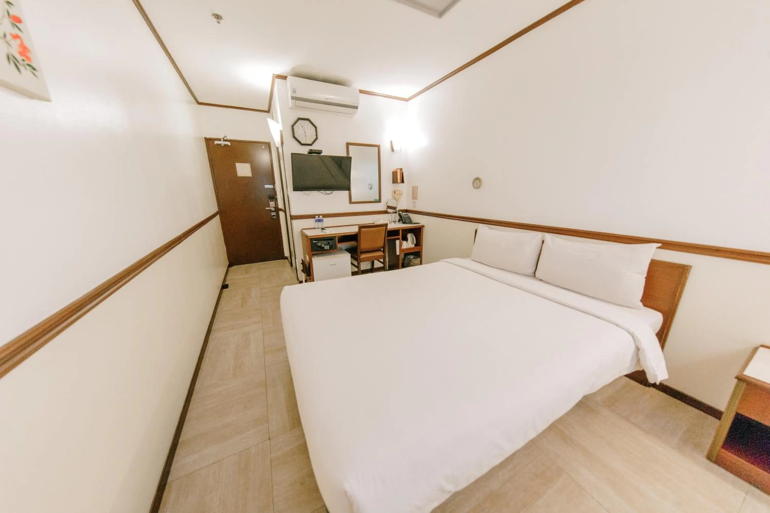 Bedroom, Bed in Toyoko Inn Cebu