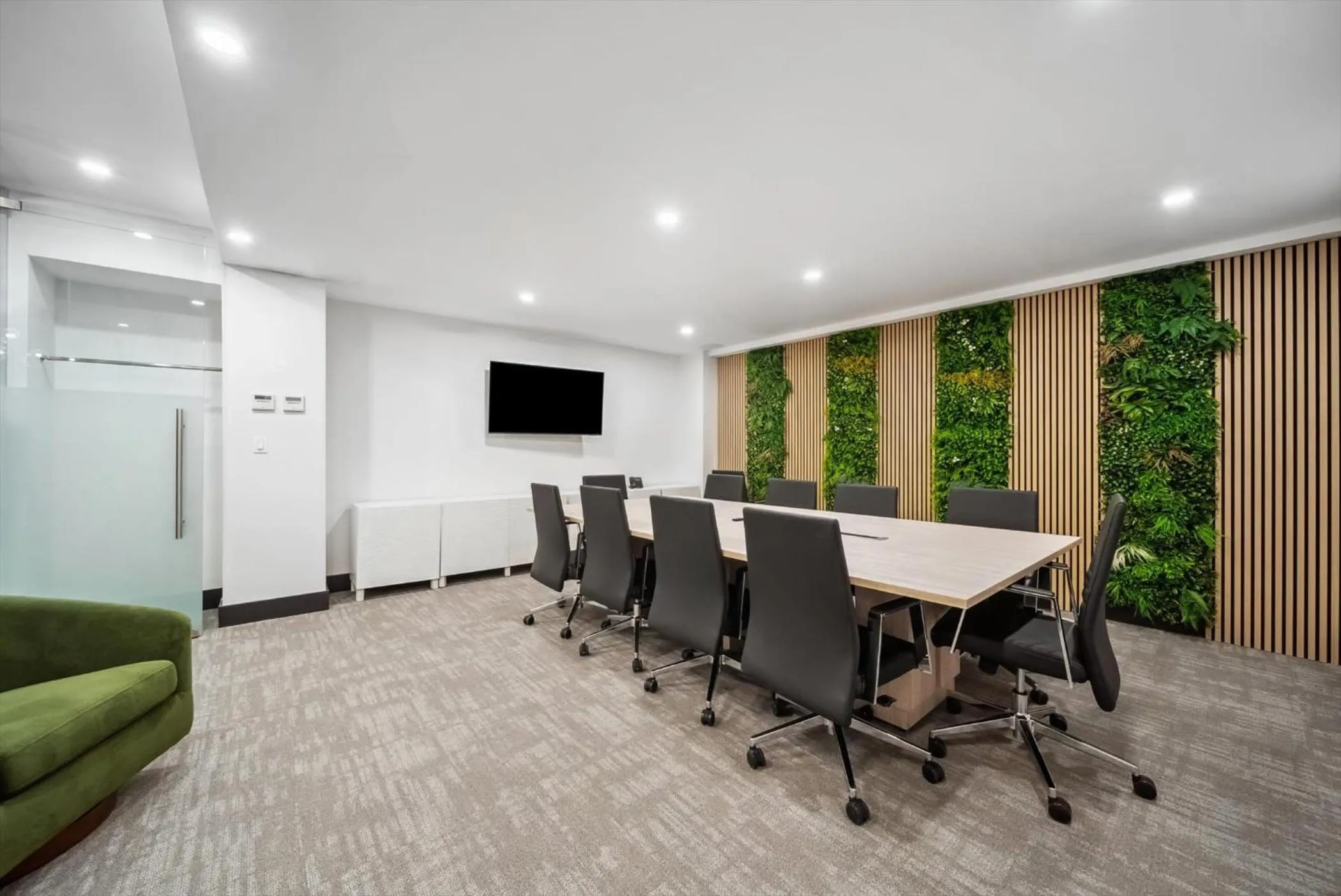 Business facilities in Tuscany by LuxUrban