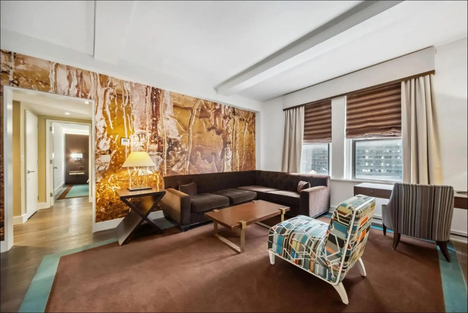 Living room in Lexington Plaza Hotel