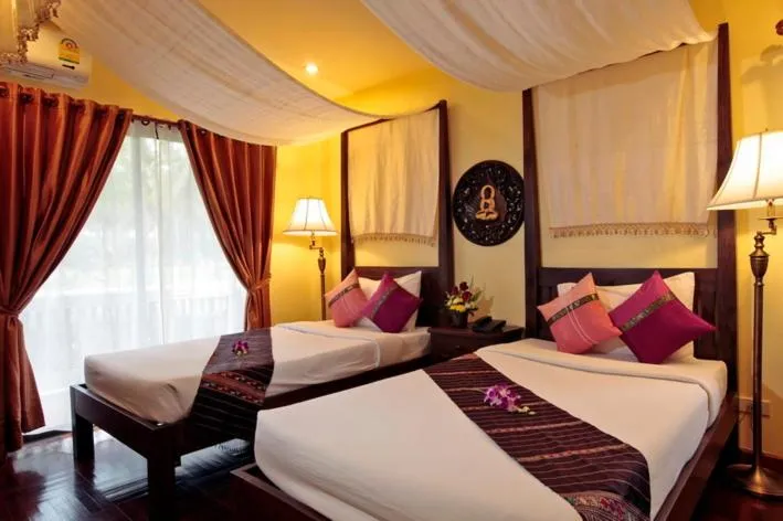 Bed in Coral Hotel Bangsaphan