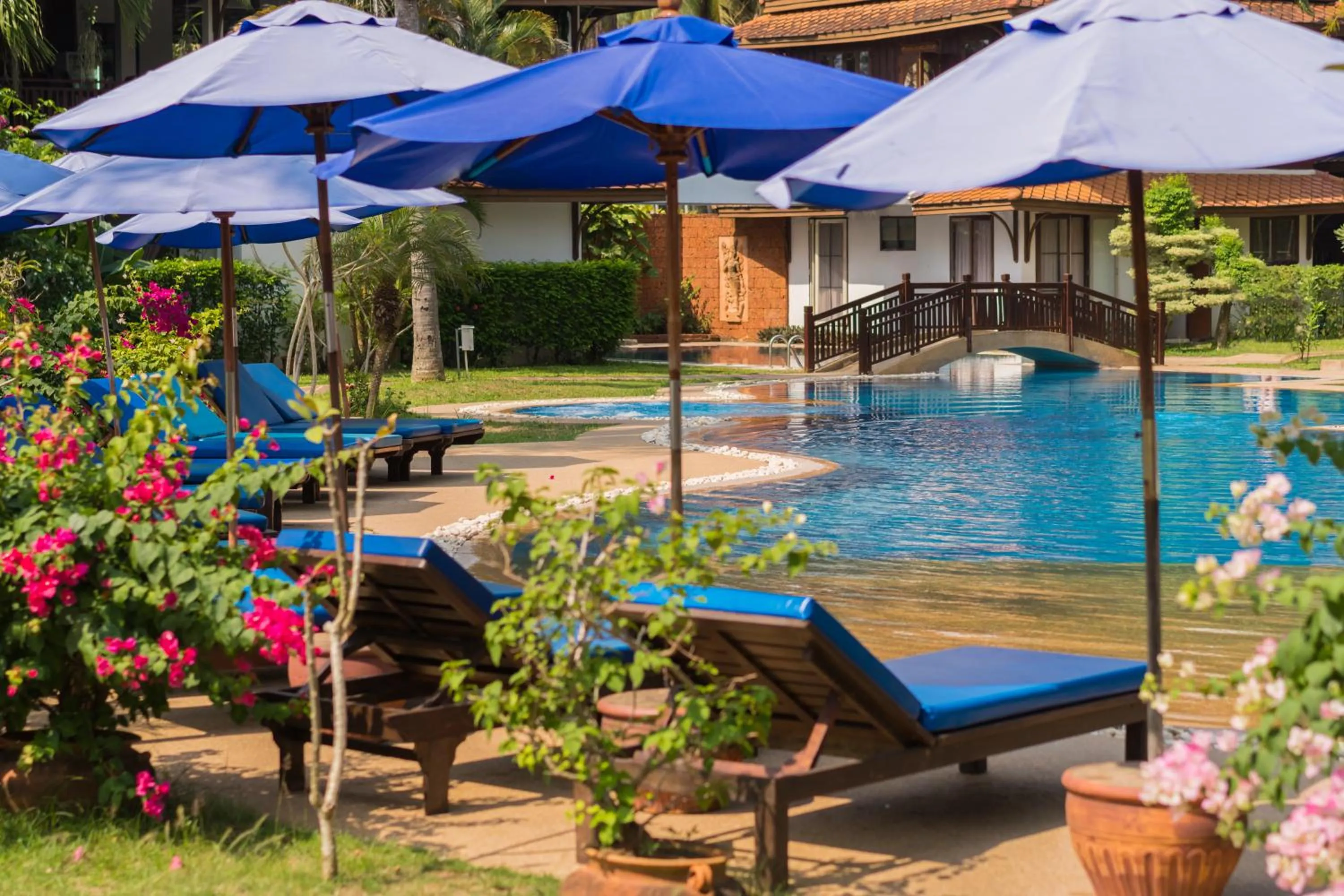 Garden in Coral Hotel Bangsaphan