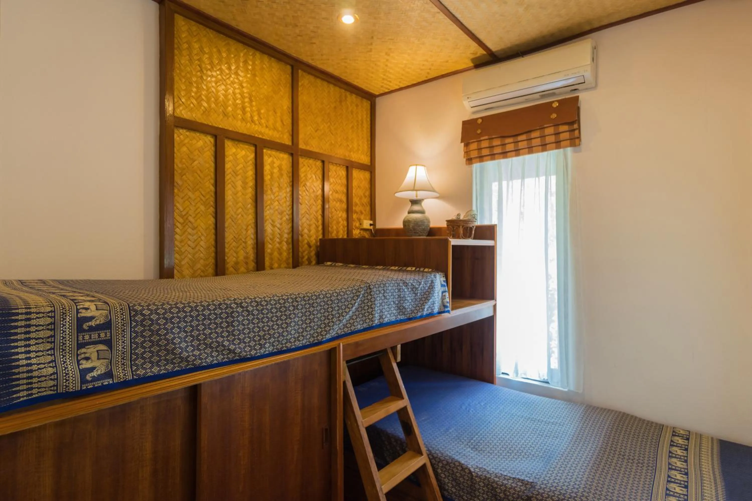 bunk bed, Bed in Coral Hotel Bangsaphan