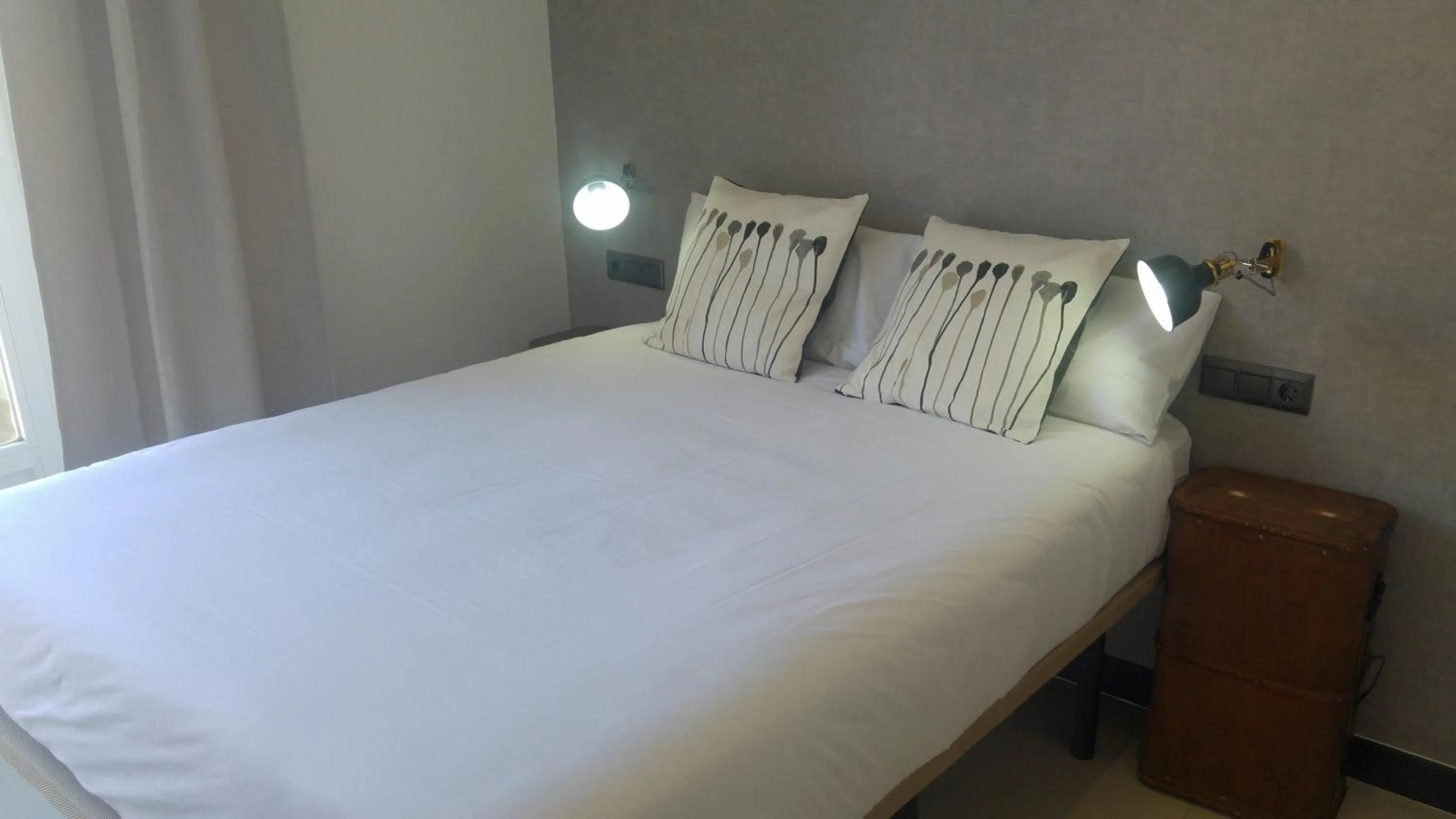 Photo of the whole room, Bed in The Lights City Rooms