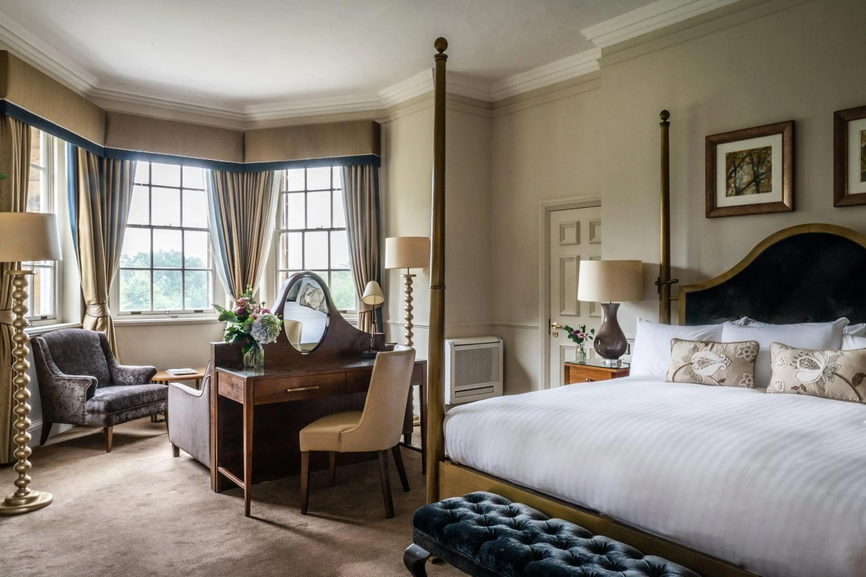 Bedroom, Bed in Crathorne Hall