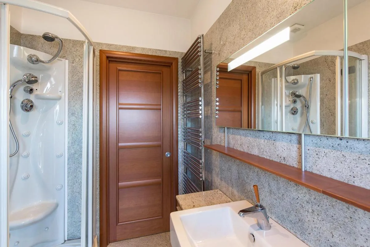 Bathroom in Villa Caterina by Impero House
